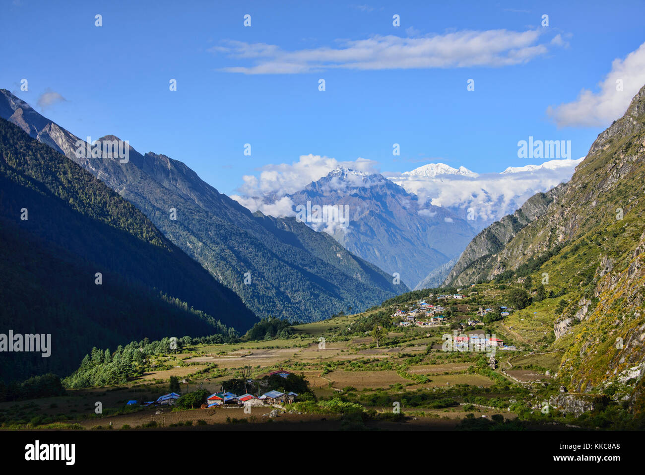 Voir d'Chokkang Paro et la vallée de Tsum, Népal, du district de Gorkha Banque D'Images