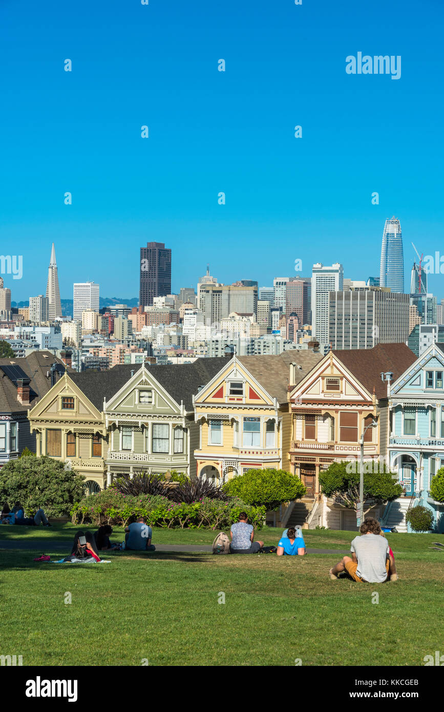 Alamo Square avec la célèbre Painted Ladies victoriennes, San Francisco, California, USA Banque D'Images