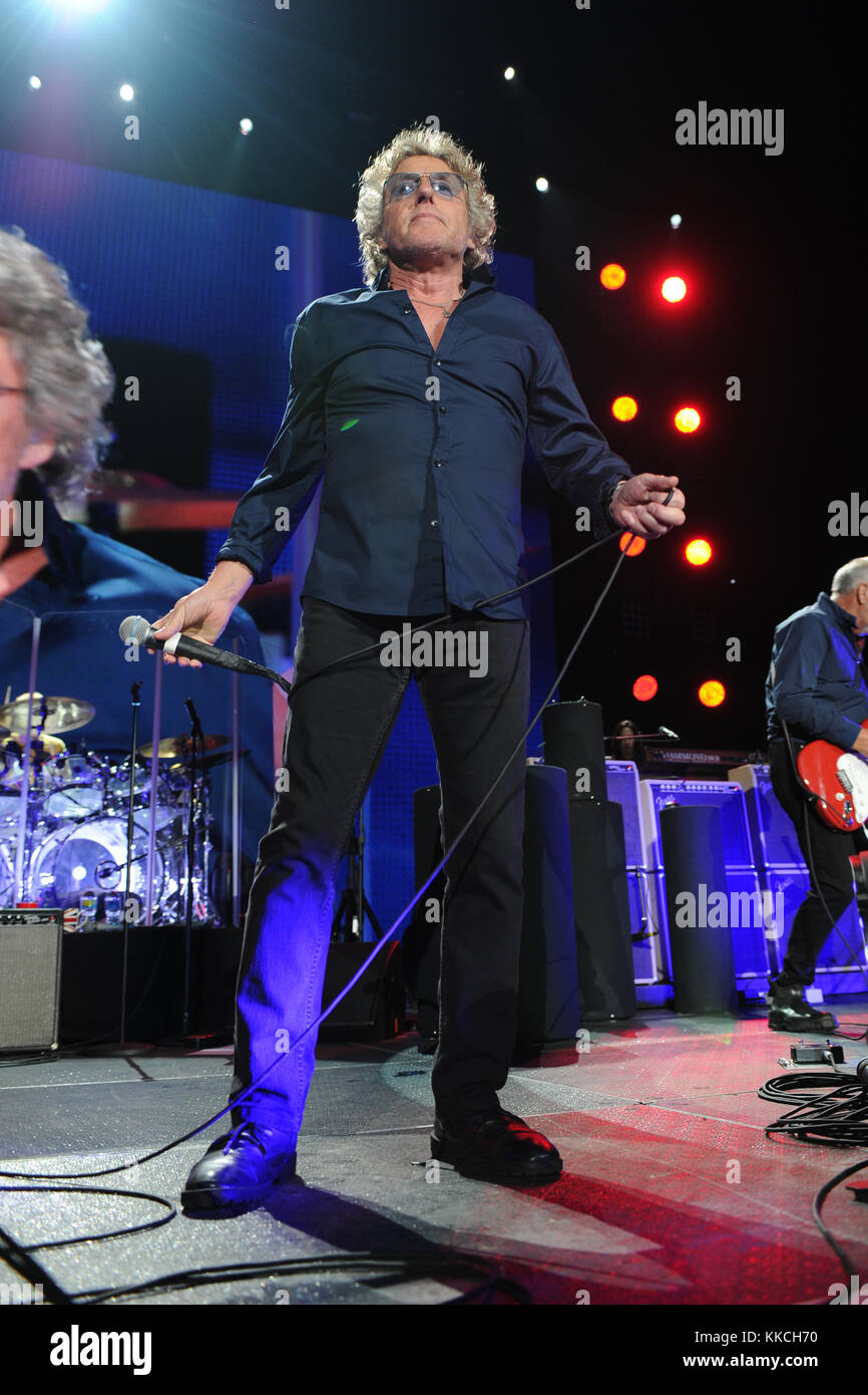 JACKSONVILLE, FL - AVRIL 19: Roger Daltrey de l'OMS qui se produit à la Jacksonville Veterans Memorial Arena le 19 2015 avril à Jacksonville, Floride personnes: Roger Daltrey transmission Ref: MNC5 doit appeler si intéressé Michael Storms Media Group Inc. 305-632-3400 - Cell 305-513-5783 - Fax MikeStorm@aol.com Banque D'Images