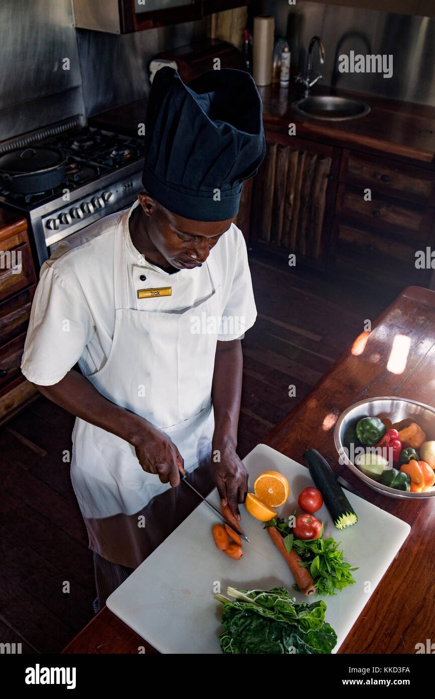 Chef à onguma tree top camp onguma, réserve de chasse, la Namibie, l'Afrique Banque D'Images