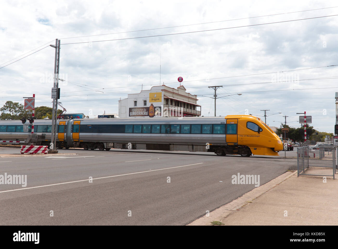 Queensland Rail Travel Train Tilt 'ville de Cairns' arrivant à Bundaberg Queensland Australie Banque D'Images
