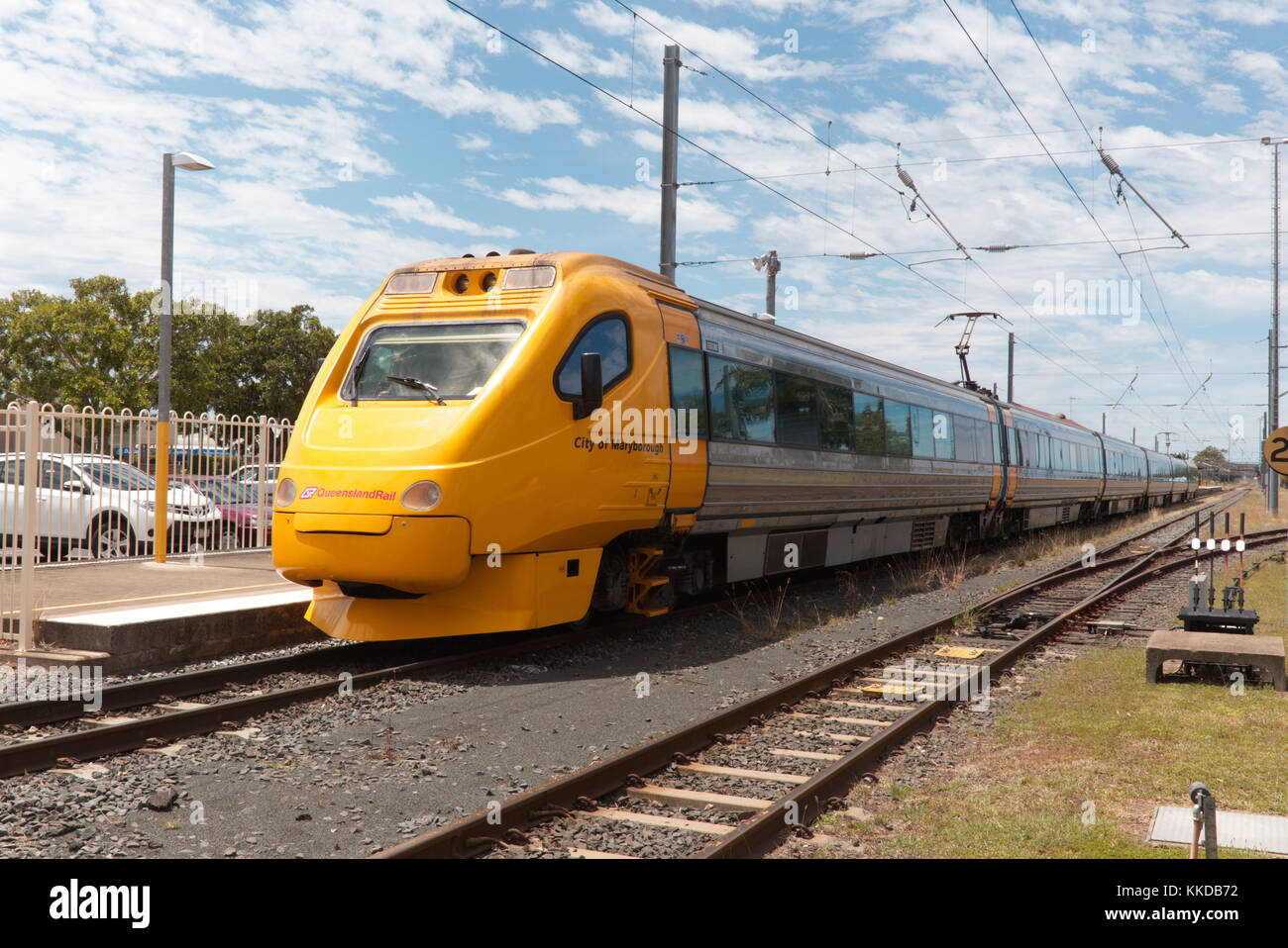 Queensland Rail Travel Train Tilt 'ville de Cairns' arrivant à Bundaberg Queensland Australie Banque D'Images