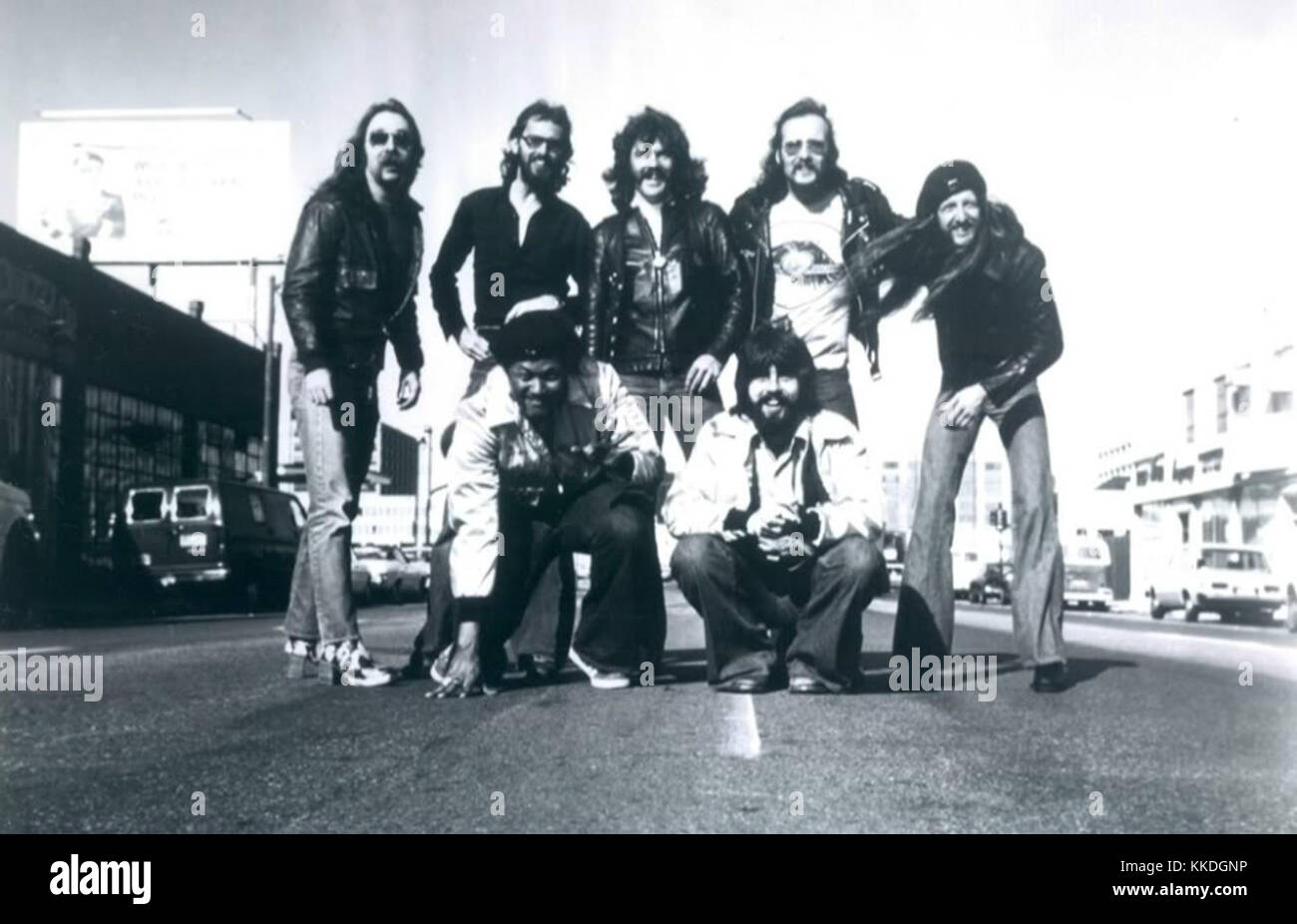 The Doobie Brothers, un groupe de rock américain, gagne en popularité en 1976 avec leur son distinctif mêlant rock, soul et pop. Cette période marque un point clé dans la montée en puissance du groupe dans l'industrie musicale. Banque D'Images