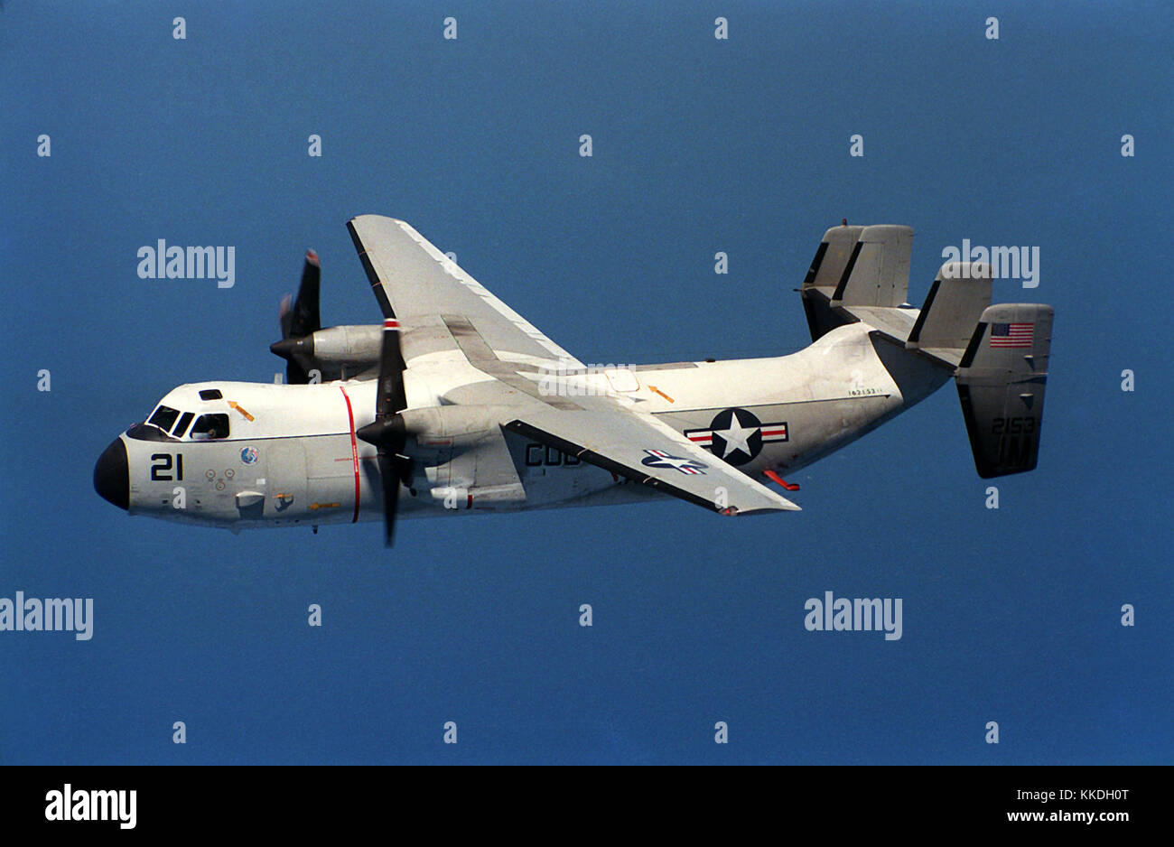 D'un avion à la vue du côté gauche d'un C-2A Greyhound à bord du transporteur la livraison des avions de la flotte de l'Escadron de soutien logistique (24 VR-24). L'avion, qui vole à l'appui de la des porte-avions USS Dwight D. Eisenhower (CVN-69), est basé à la base aéronavale de Sigonella, en Sicile. C-2A DN-SC-89-09037 Banque D'Images