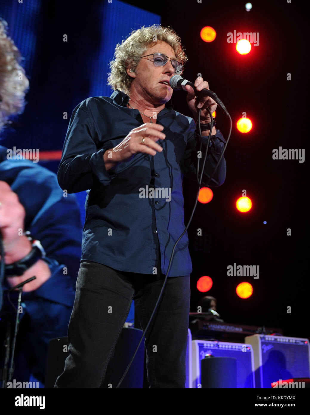 JACKSONVILLE, FL - AVRIL 19: Roger Daltrey de l'OMS qui se produit à la Jacksonville Veterans Memorial Arena le 19 2015 avril à Jacksonville, Floride personnes: Roger Daltrey transmission Ref: MNC5 doit appeler si intéressé Michael Storms Media Group Inc. 305-632-3400 - Cell 305-513-5783 - Fax MikeStorm@aol.com Banque D'Images
