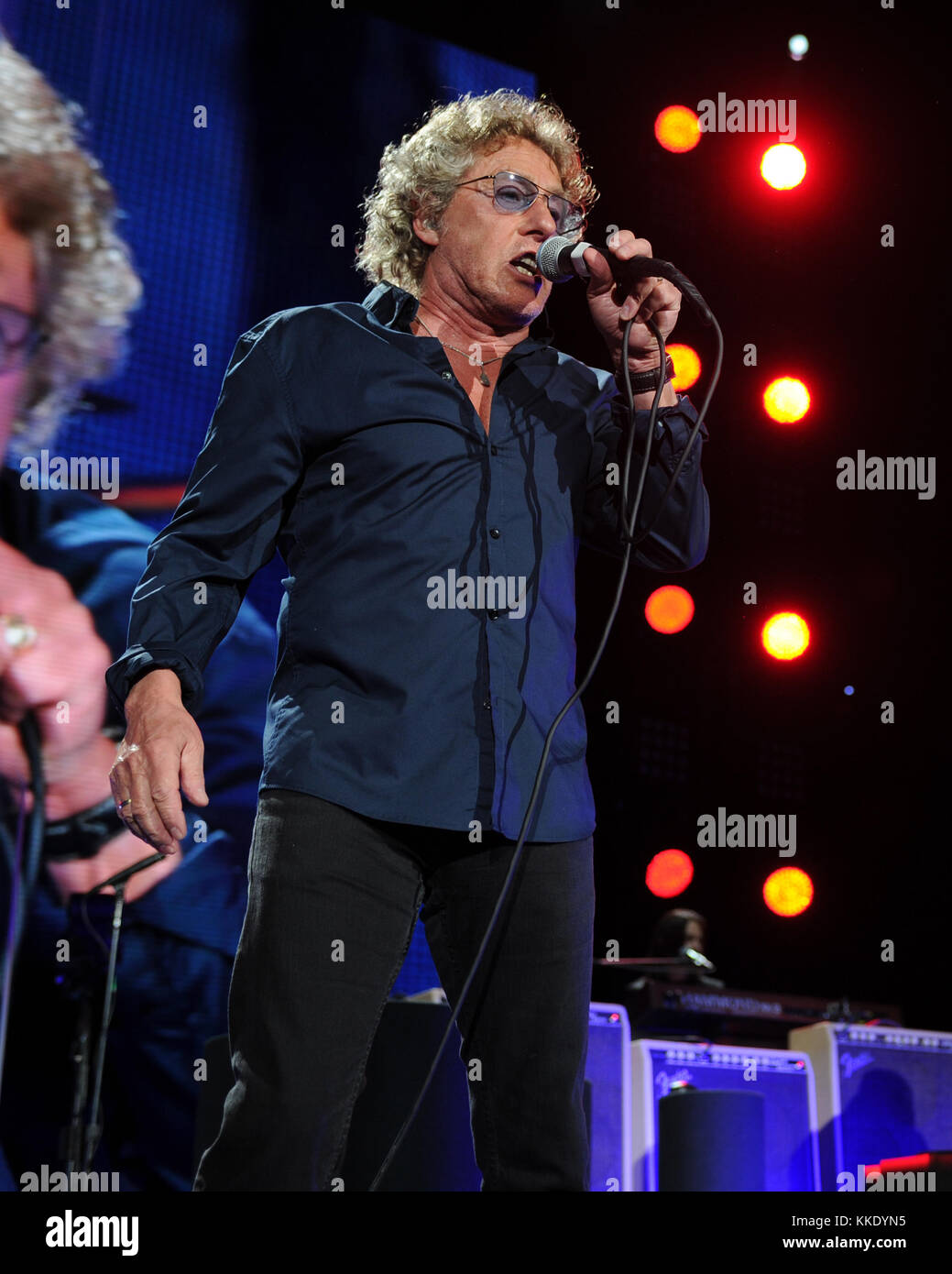 JACKSONVILLE, FL - AVRIL 19: Roger Daltrey de l'OMS qui se produit à la Jacksonville Veterans Memorial Arena le 19 2015 avril à Jacksonville, Floride personnes: Roger Daltrey transmission Ref: MNC5 doit appeler si intéressé Michael Storms Media Group Inc. 305-632-3400 - Cell 305-513-5783 - Fax MikeStorm@aol.com Banque D'Images