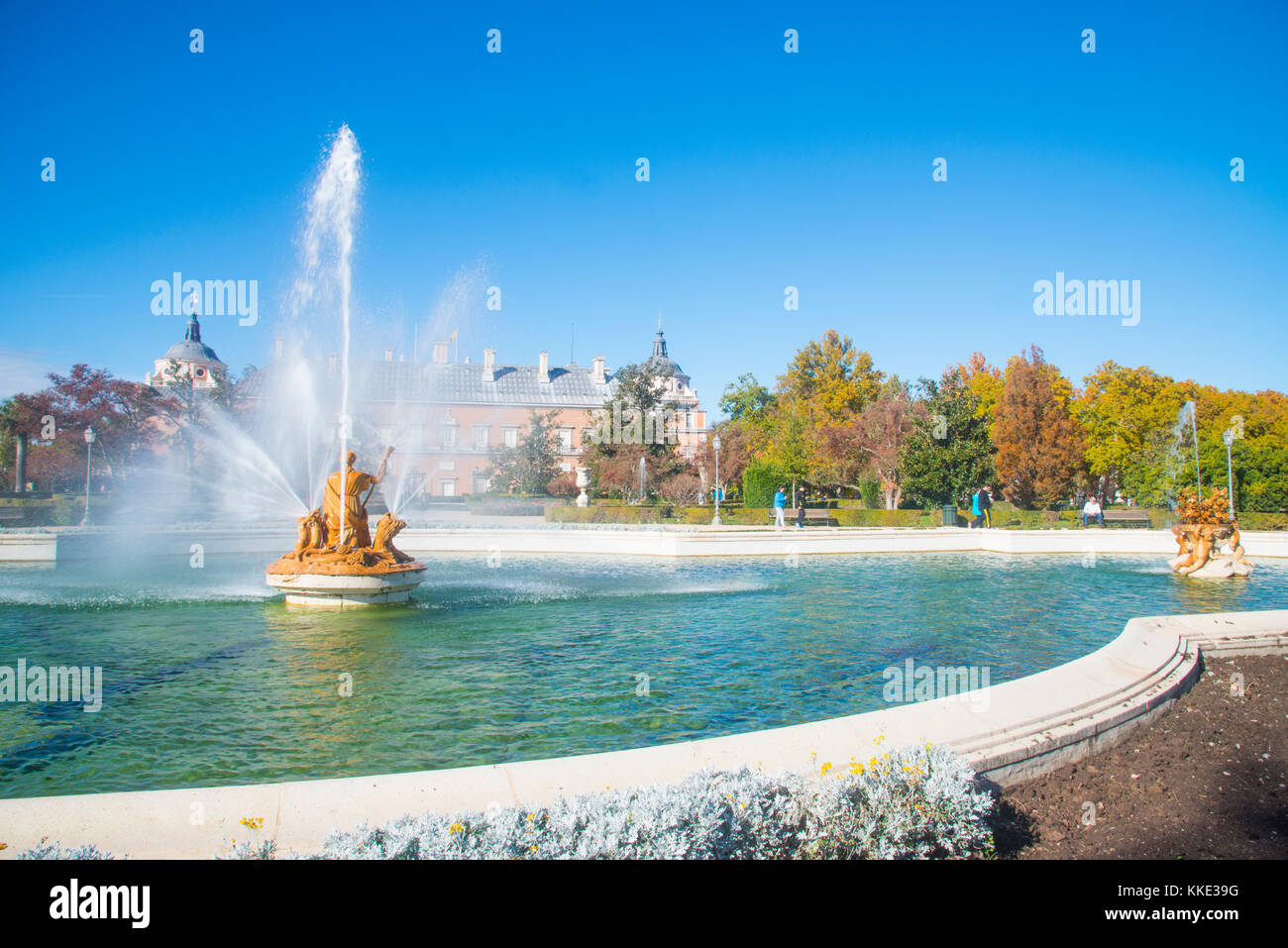 Fontaine dans les parterres. Aranjuez, Madrid, province de l'Espagne. Banque D'Images