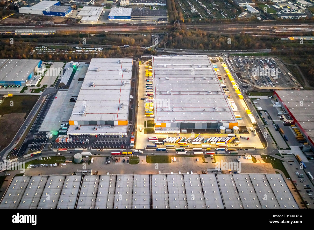 Centres logistiques Amazon dans la région de Ruhr, centre logistique DTM2 à Dortmund situé sur le site de l'ancien Westfalenhütte, centre logistique Amazon Banque D'Images
