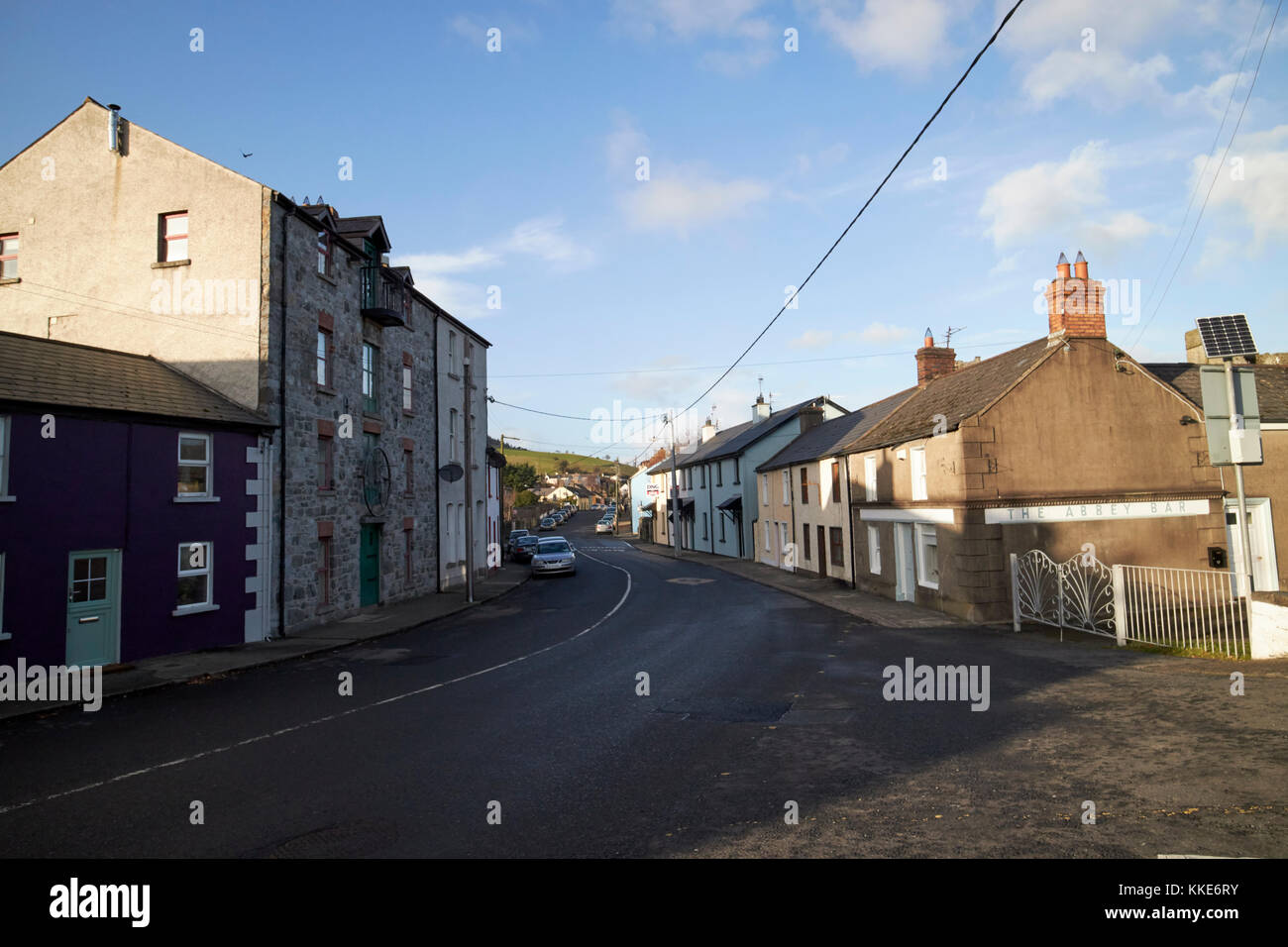L'entrée de la rue de Dundalk à Carlingford dans le comté de Louth république d'Irlande Banque D'Images