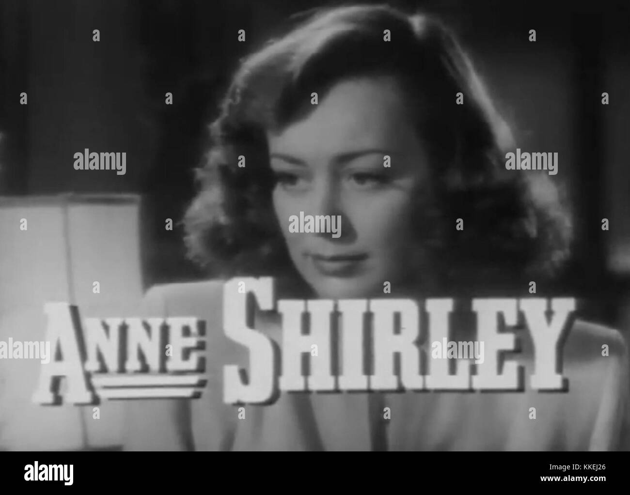 Capture d'écran du film de 1955 *Murder, My Sweet*, mettant en vedette Anne Shirley. Le film est un drame de crime noir classique, avec Shirley jouant un rôle important dans l'intrigue mystérieuse qui se déroule. Banque D'Images