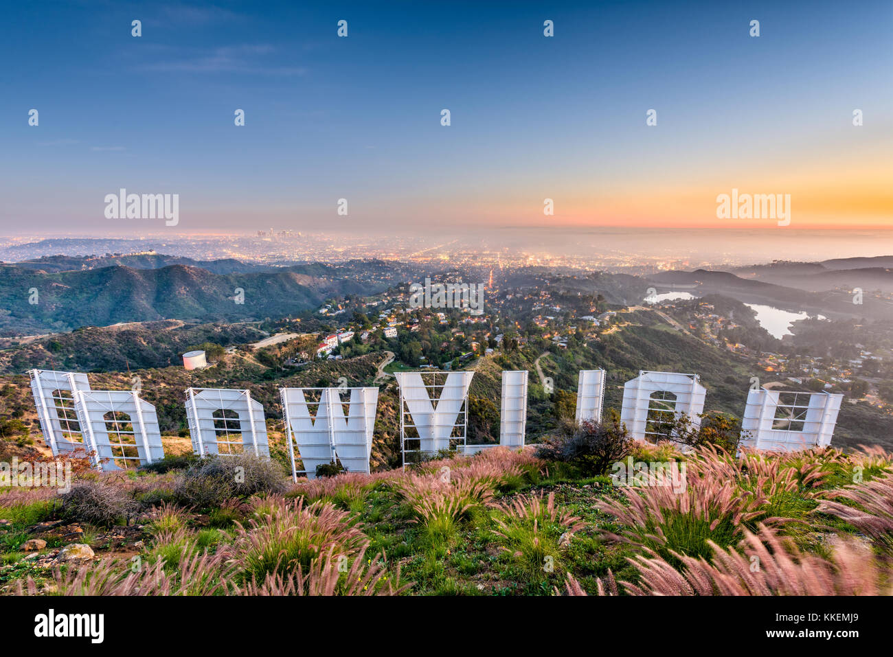 LOS ANGELES, CALIFORNIE - Le 29 février 2016 : Le panneau Hollywood avec vue sur Los Angeles. Le signe iconique a été créé en 1923. Banque D'Images
