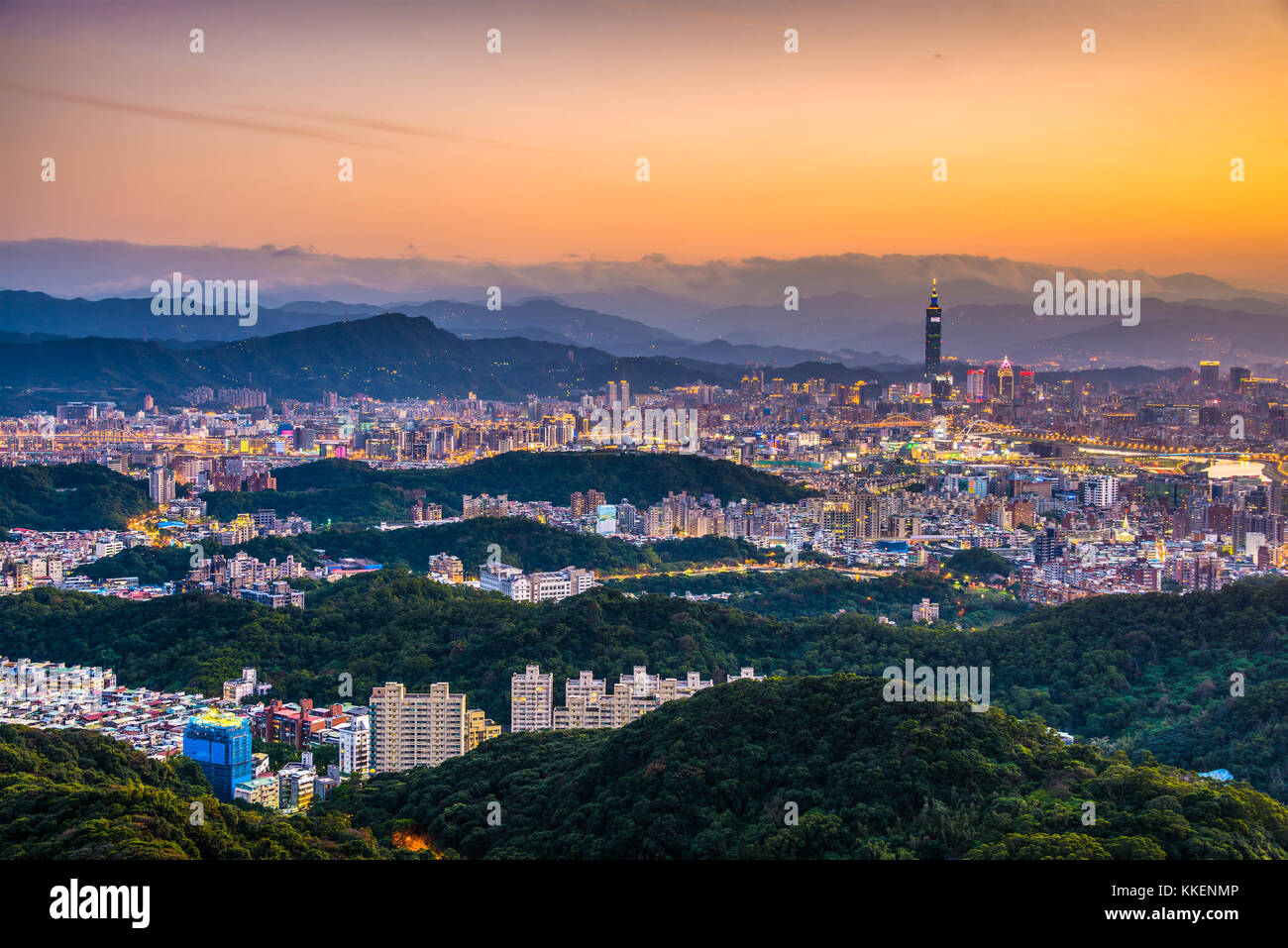 Taipei, Taïwan skyline at Dusk. Banque D'Images