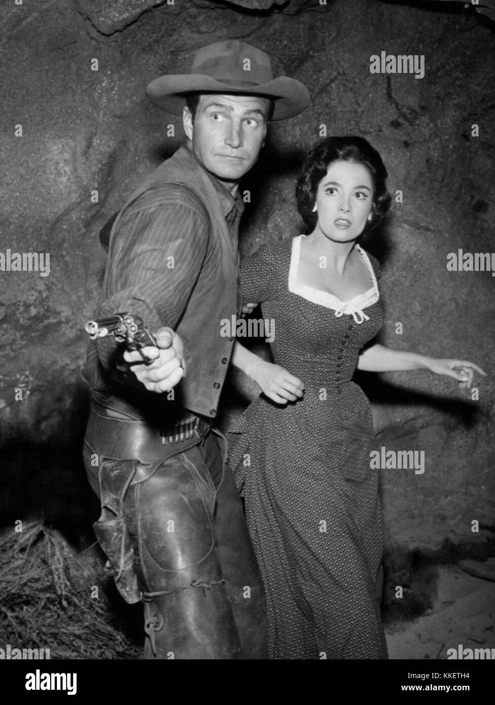 Eric Fleming et Linda cristal dans une image promotionnelle pour Rawhide, une série télévisée occidentale américaine populaire des années 1950. Banque D'Images