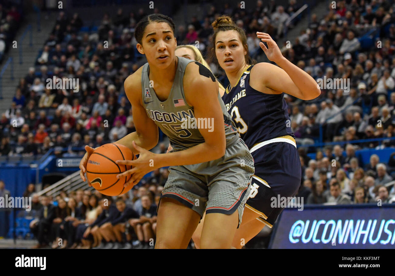 Hartford, CT, USA. 19Th Mar, 2017. Gabby Williams (15) de l'Uconn Huskies ressemble à tourner pendant un match contre les Notre Dame Fighting Irish au XL Center à Hartford, CT. Gregory Vasil/CSM/Alamy Live News Banque D'Images
