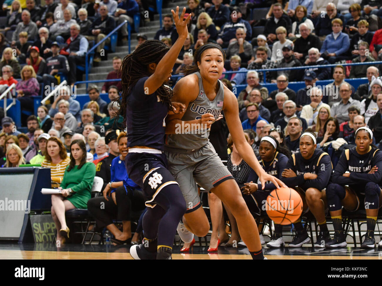 Hartford, CT, USA. 19Th Mar, 2017. Napheesa Collier (24) de l'Uconn Huskies durs pour le panier au cours d'un match contre les Notre Dame Fighting Irish au XL Center à Hartford, CT. Gregory Vasil/CSM/Alamy Live News Banque D'Images