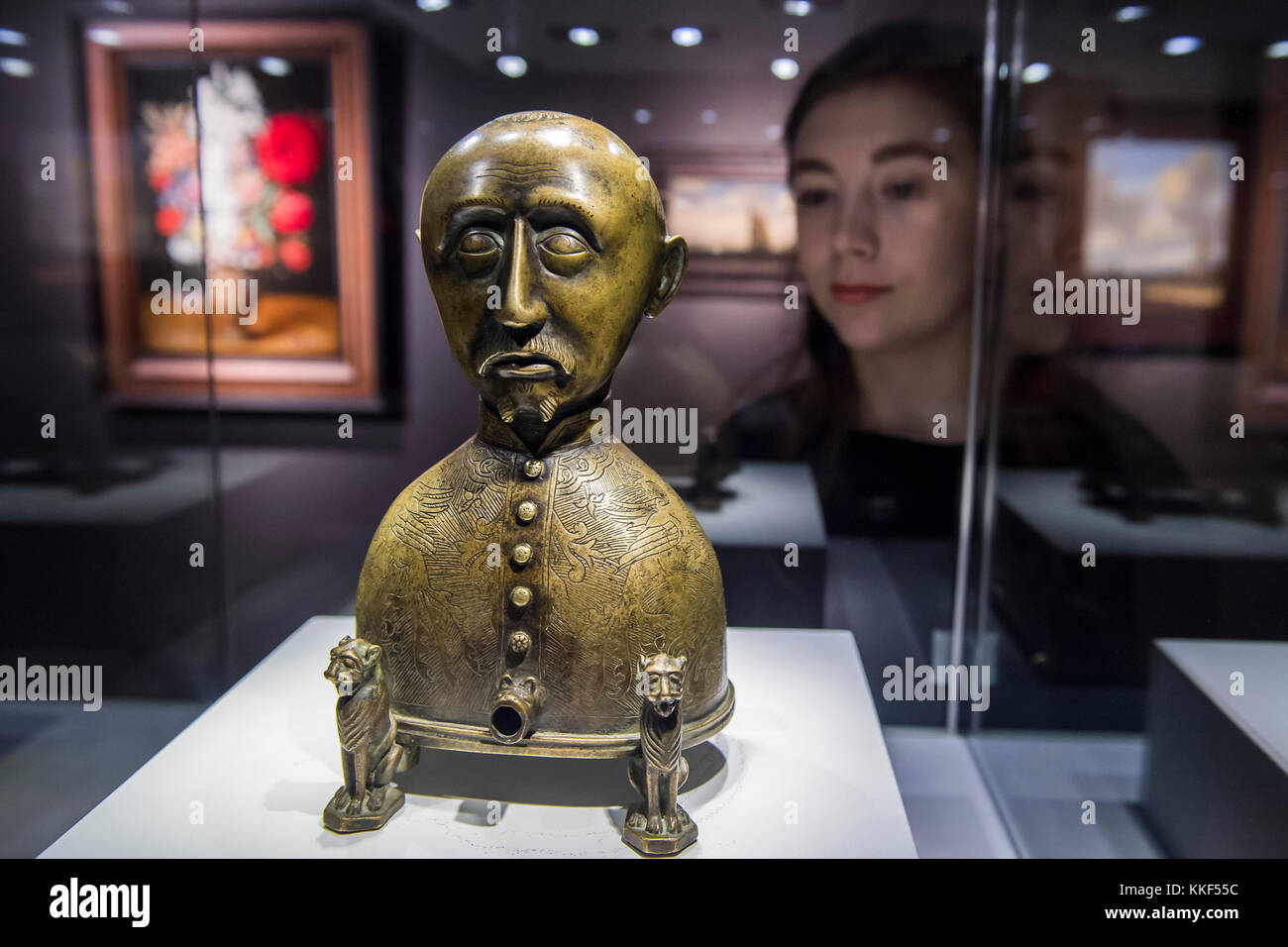 Londres, Royaume-Uni. 9Th Jul 2017. AQUAMANILE SOUS LA FORME D'UN HOMME TONSURED Estimation 120 000 GBP, EUR 180 000 - - Christie's Classic Week preview exposition à Christie's, rue King. London, UK 04 Déc 2017. Crédit : Guy Bell/Alamy Live News Banque D'Images