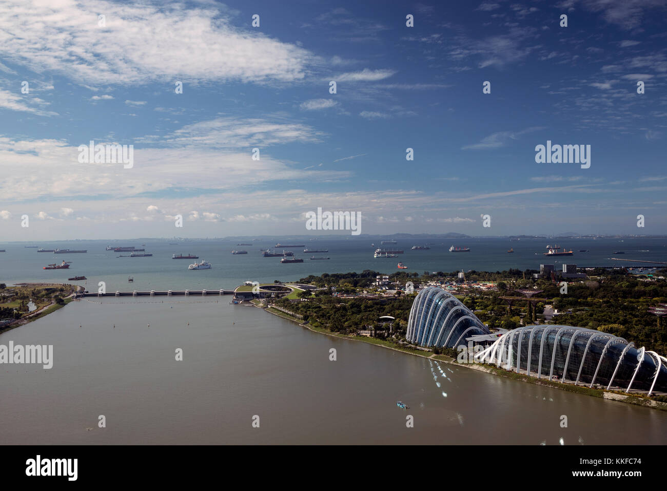 Tourné de jour de la région du parc de Sentosa à Singapour, prises à partir de la roue Singapore Flyer montrant l'horizon de Singapour Banque D'Images