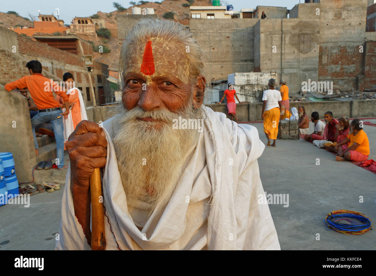 JAIPUR, INDE, le 27 octobre 2017 : Portrait de Sadhus. Un sadhu est un ascète religieux mendiants, ou n'importe quelle sainte personne dans l'Hindouisme et le jaïnisme qui a ren Banque D'Images