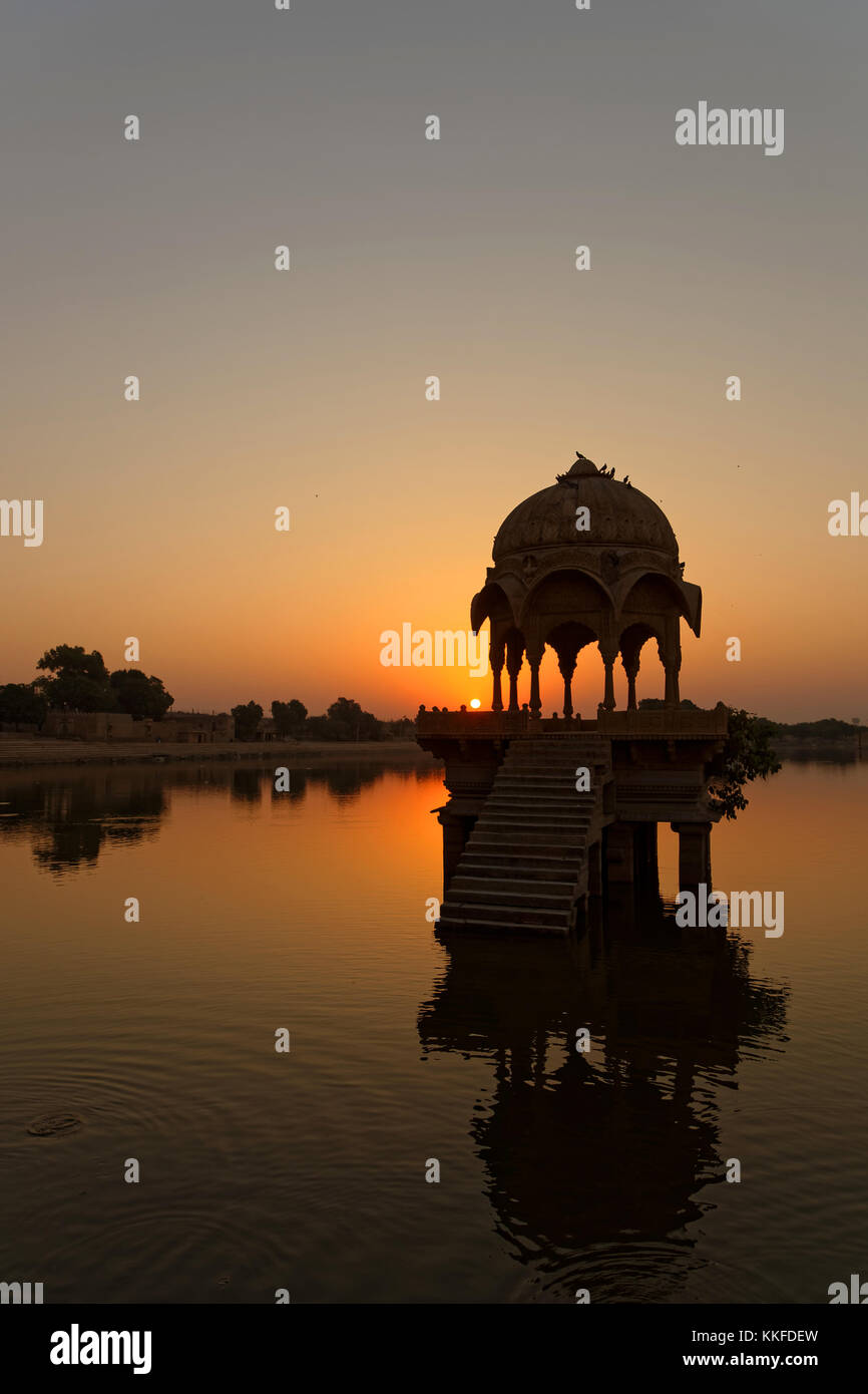 Lever du soleil sur le lac Gadsisar dans Jaisalmer Banque D'Images