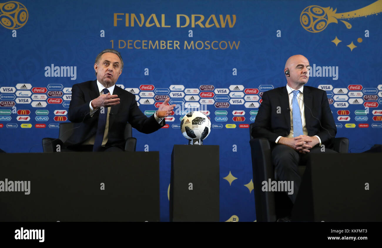 Vitaly Mutko, président de l'Union russe du football (à gauche) et Gianni Infantino, président de la FIFA, lors d'une conférence de presse avant le tirage au sort de la coupe du monde FIFA 2018 au Kremlin, Moscou. ASSOCIATION DE PRESSE photo Date: Vendredi 1er décembre 2017. Voir PA Story football World Cup. Le crédit photo devrait se lire comme suit : Nick Potts/PA Wire. Banque D'Images