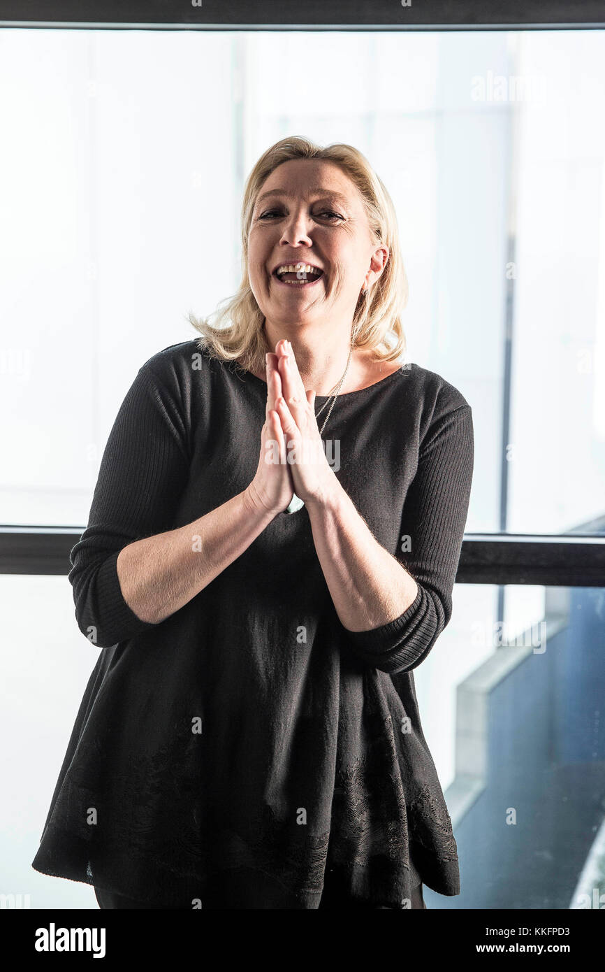 Strasbourg (nord-est de la France) sur 2015/03/12 : portrait 6 Marine Le Pen au Parlement européen. Marine Le Pen dans un couloir du Parlement. Banque D'Images