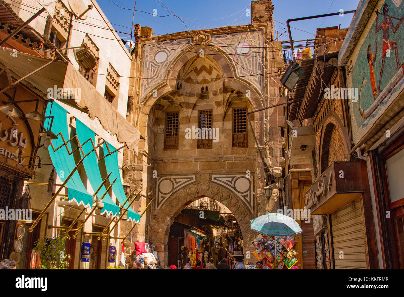 Archway dans un bazar du Caire montrant l'Arabe dans la conception et l'architecture de style. Banque D'Images