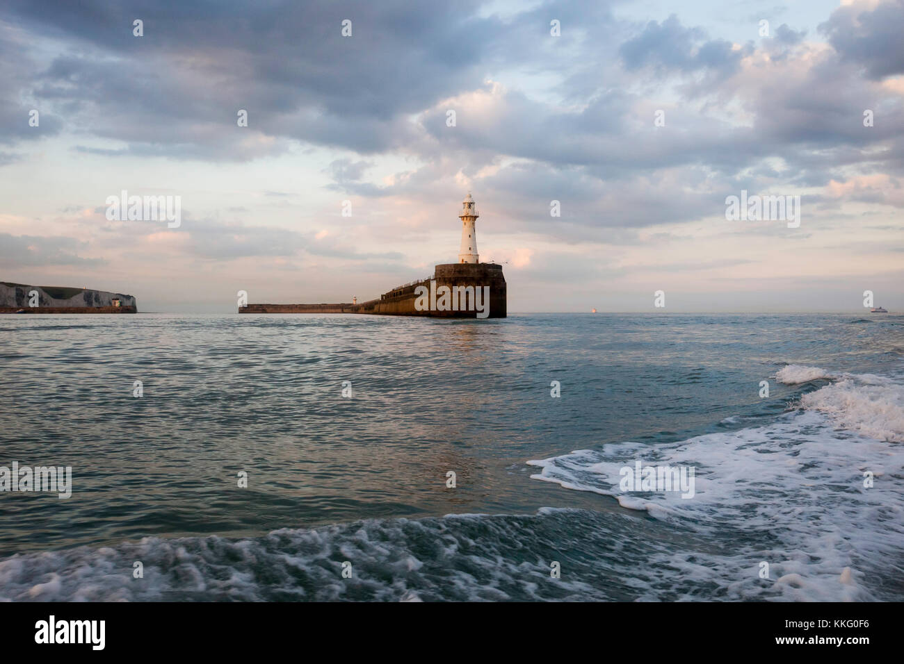 Dover Harbour lighthouse, Dover, Kent, UK Banque D'Images