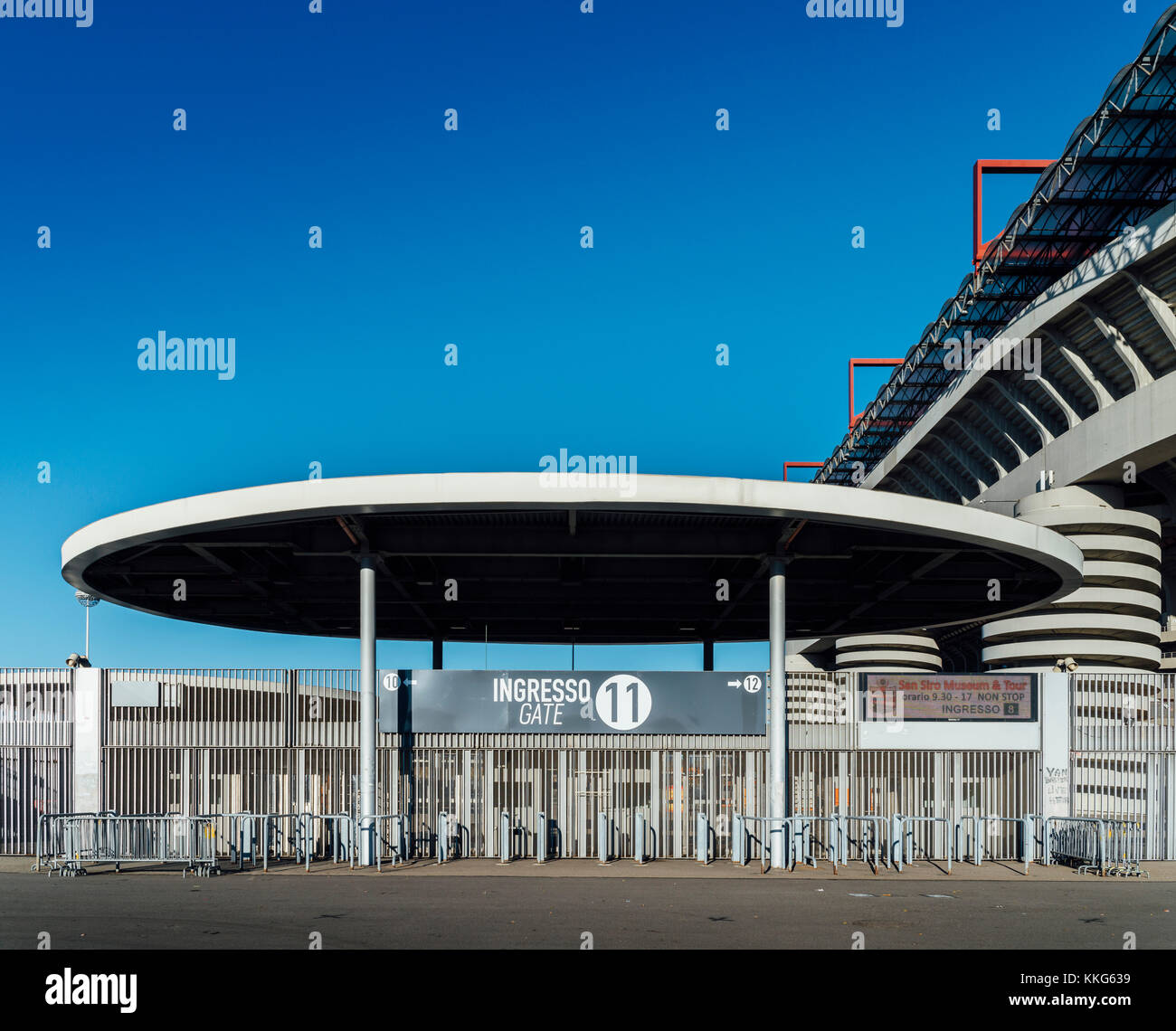 Milan, Italie - 30 nov 2017 : San Siro à Milan, Italie, est un joueur de football / Soccer Stadium (capacité 80 018) qui abrite à la fois a.c Milan et l'inter milan Banque D'Images