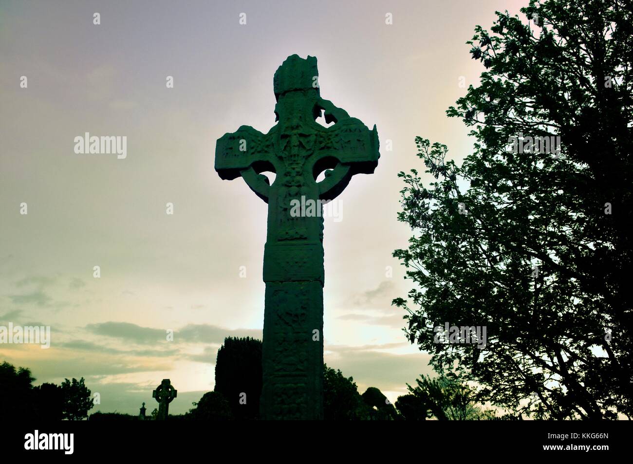 Face Ouest de la Celtic Christian High Cross de Ardboe sur les rives du Lough Neagh, comté de Tyrone, Irlande du Nord. Banque D'Images