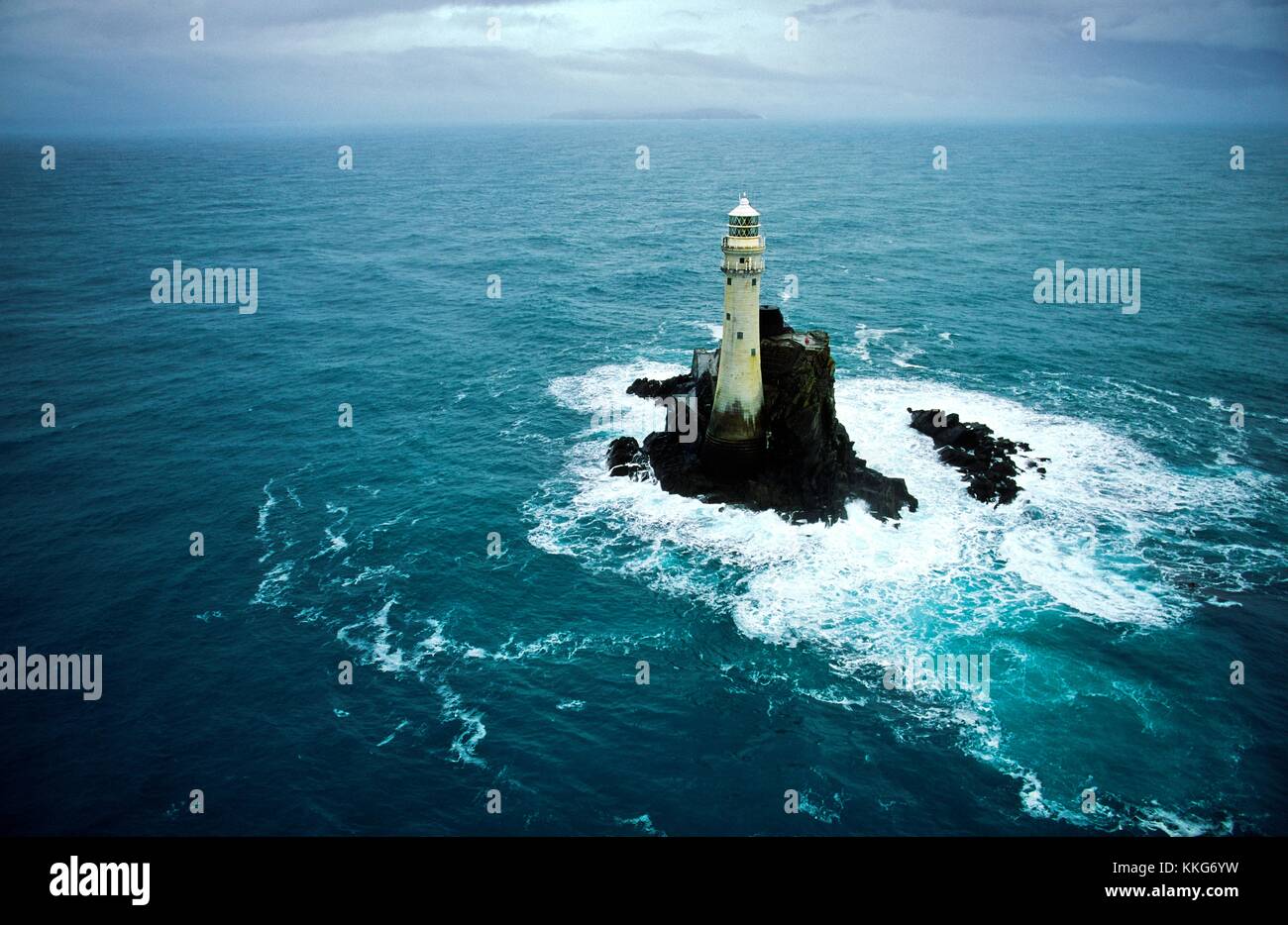 Le Fastnet Light phare au large de la côte atlantique du comté de Cork, au sud-ouest de l'Irlande. Banque D'Images