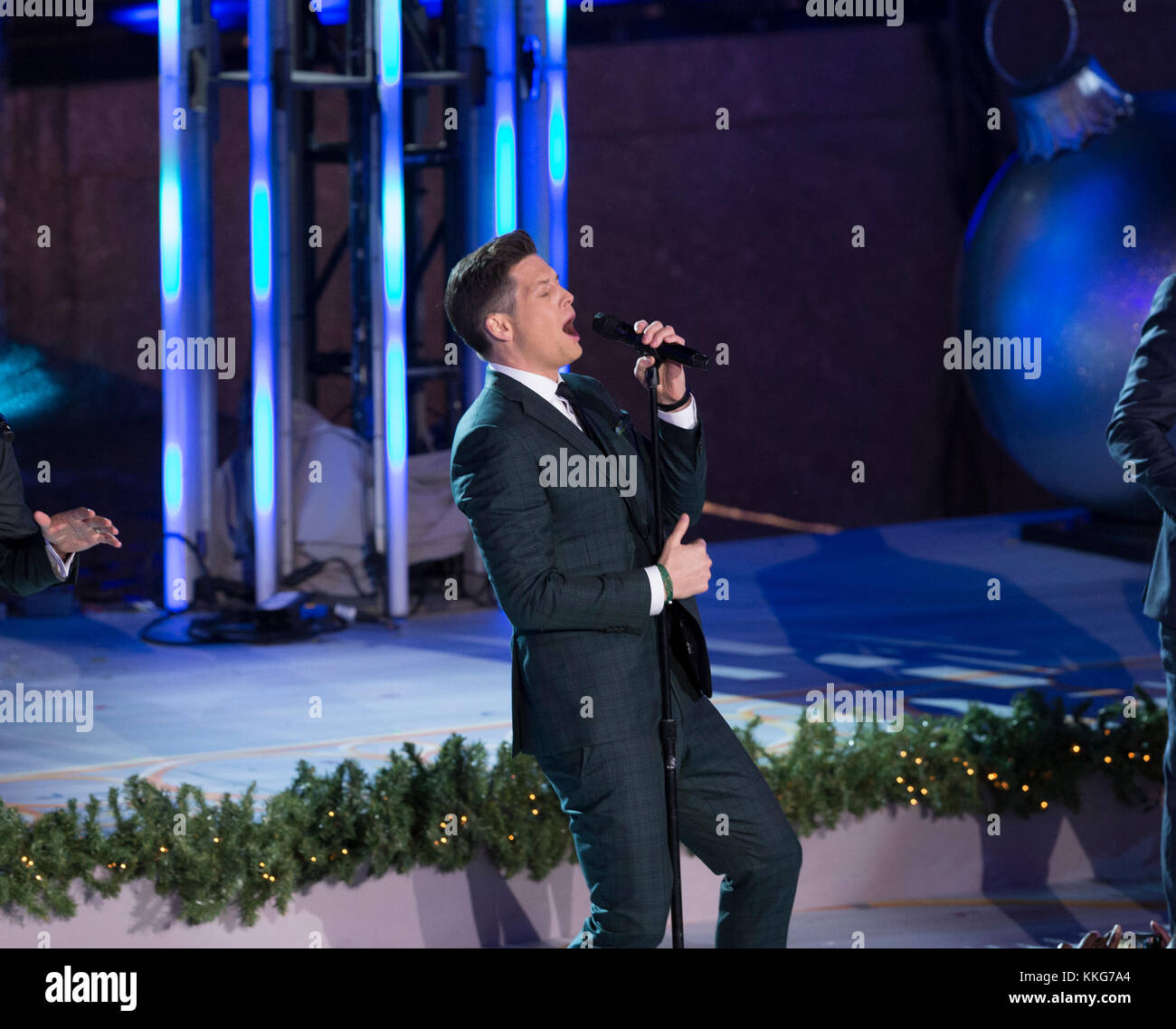 New York, NY - 29 novembre 2017 : Clifton Murray de l'ensemble vocal les ténors effectuer lors de la 85e centre Rockefeller à l'éclairage de l'arbre de Noël du Rockefeller Center hébergé par NBC Banque D'Images