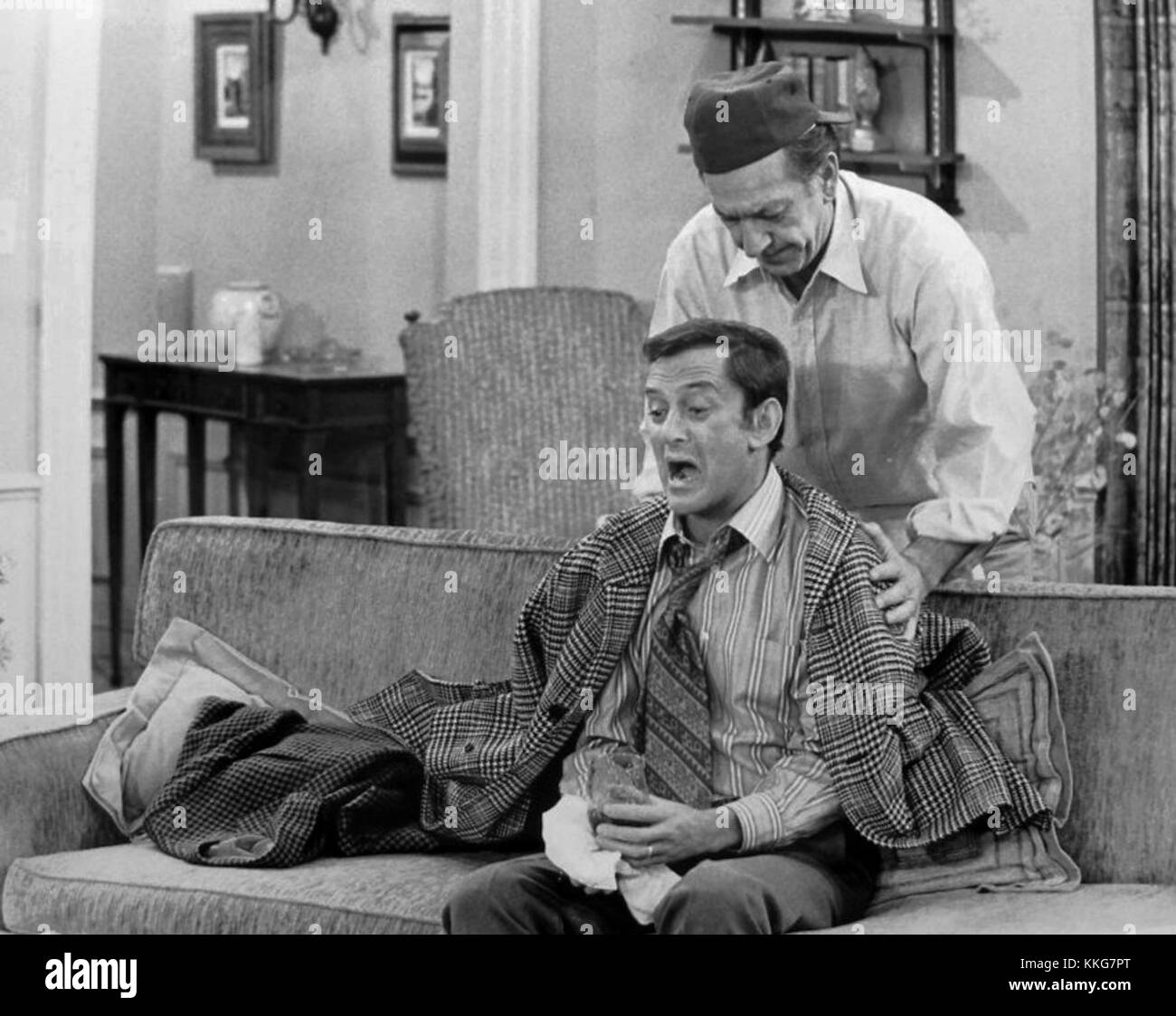 Jack Klugman et Tony Randall ont joué dans la série télévisée américaine 'The ODD couple' en 1972, connus pour leur représentation de colocataires incompatibles dans un cadre comique. Banque D'Images
