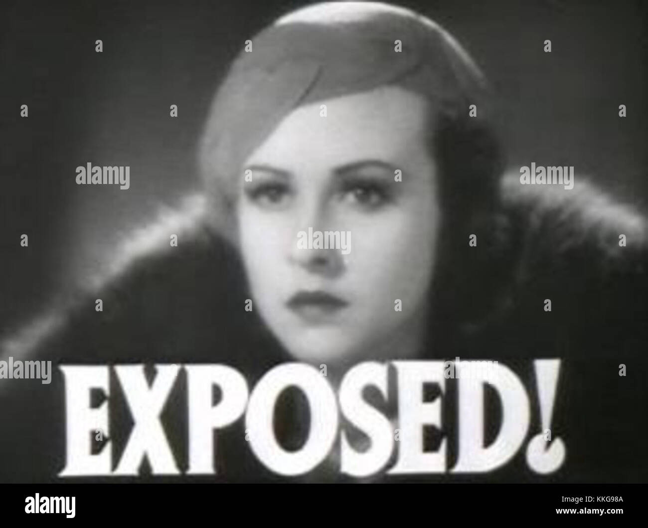 Margaret Lindsay est présentée dans une image promotionnelle pour « The Law in Her Hands », un film dramatique de 1936. Cette image de bande-annonce souligne son rôle dans le film, qui est centré sur la poursuite de la justice par une femme. Banque D'Images