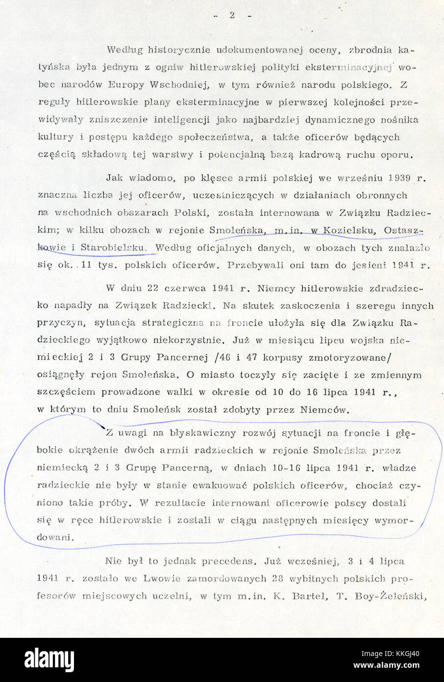 L’AGAD (Archives d’État de Varsovie) propose un examen détaillé du massacre de Katyn, analysant les documents et les faits entourant ce crime de la seconde Guerre mondiale. La collection fournit des preuves des événements tragiques de 1940, où des milliers d'officiers polonais ont été exécutés par les forces soviétiques. Banque D'Images
