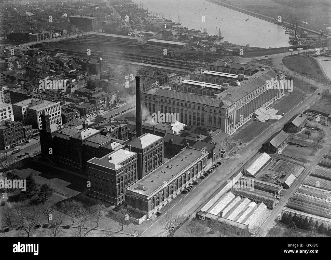 Une vue aérienne du Bureau of Engraving and Printing à Washington, DC, montrant la grande installation responsable de la production de papier-monnaie américaine. Le bureau joue un rôle crucial dans l'économie américaine, assurant la production sûre et précise des factures. Banque D'Images