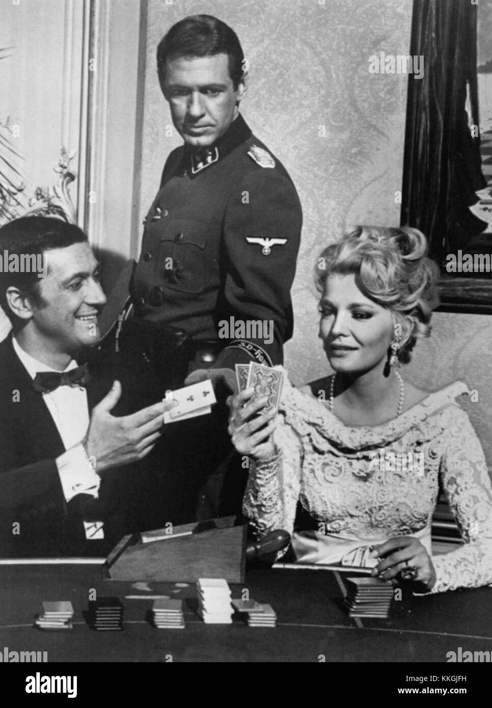 Image promotionnelle de la série télévisée de 1968 'Garrison's Gorillas', mettant en vedette les acteurs Cesare Danova, Ron Harper et Gena Rowlands dans des rôles clés dans la série. Banque D'Images