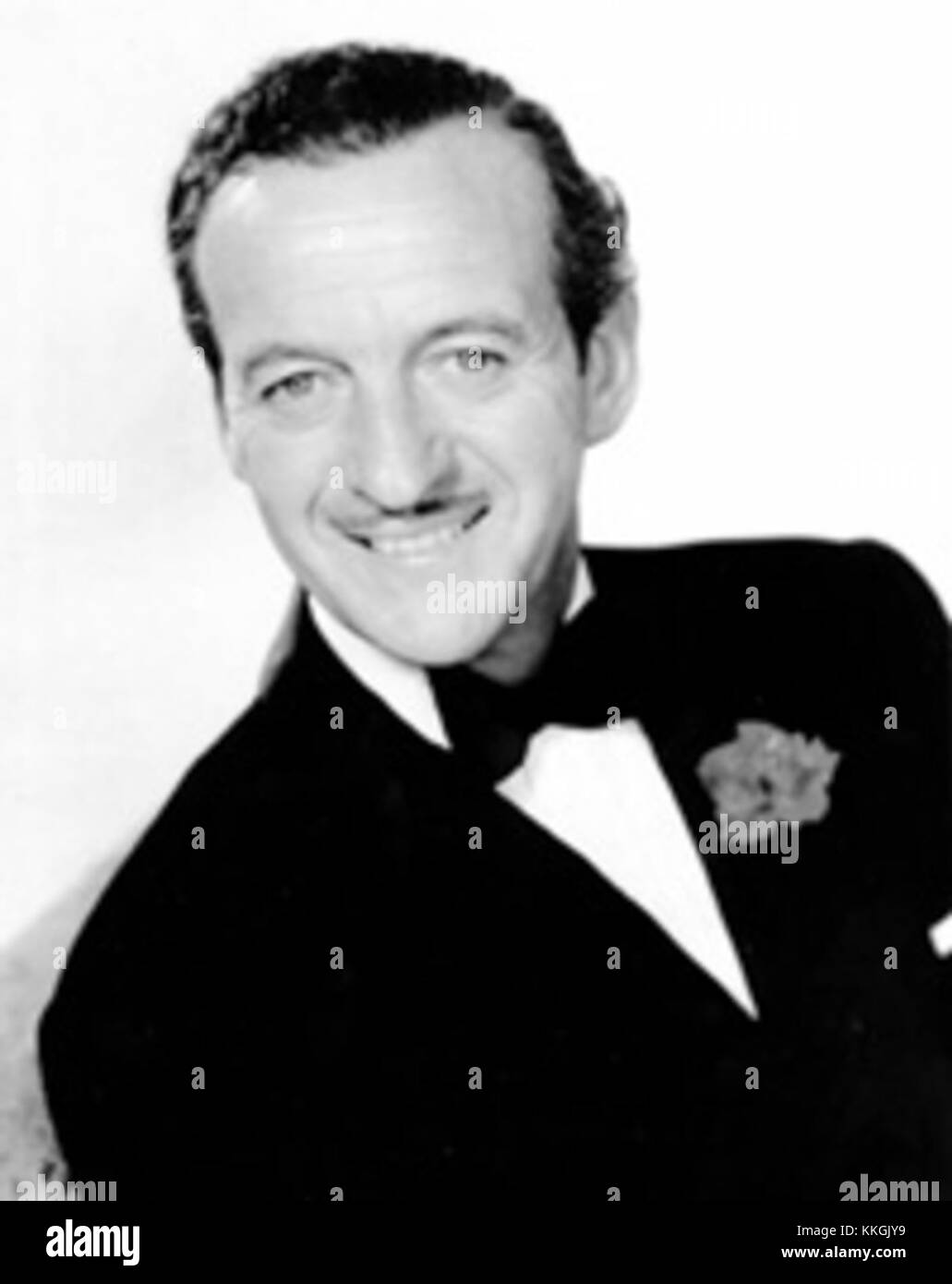 David Niven incarne James Bond dans le film de 1967 *Casino Royale*, qui est une interprétation satirique du personnage espion populaire. Le Bond de Niven était plus comique que le portrait emblématique de Sean Connery. Banque D'Images David Niven incarne James Bond dans le film de 1967 *Casino Royale*, qui est une interprétation satirique du personnage espion populaire. Le Bond de Niven était plus comique que le portrait emblématique de Sean Connery. Banque D'Images