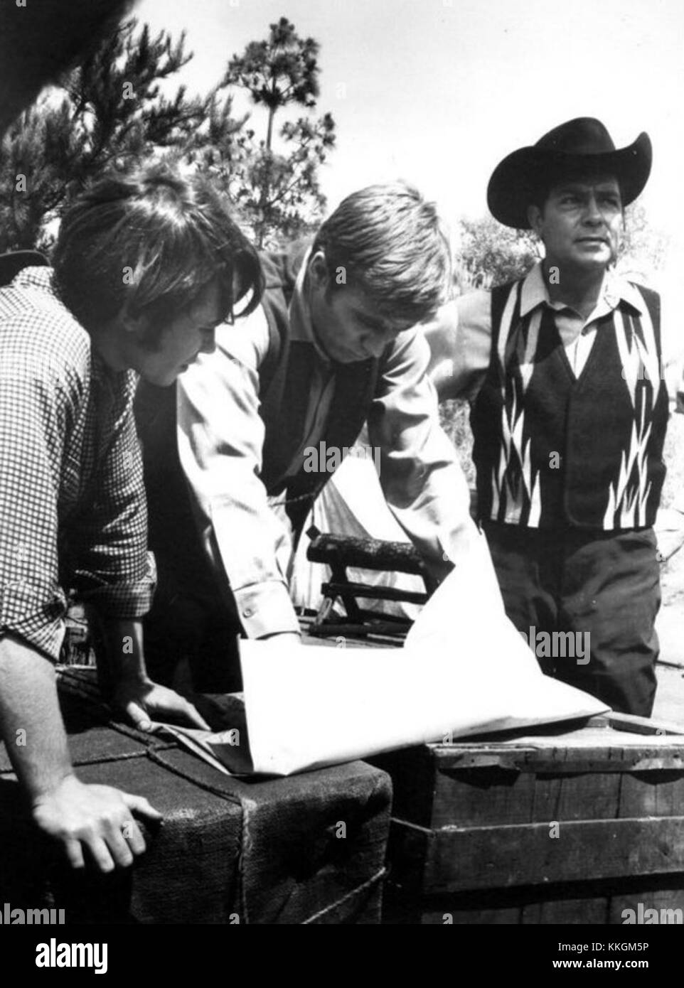 Iron Horse, un film de 1966, est un drame occidental qui décrit les défis et les conflits auxquels sont confrontés les pionniers de l'Ouest américain. Le film explore les thèmes de la survie, de la vie frontalière et de la construction du chemin de fer transcontinental, offrant un récit historique de l'Ouest américain. Banque D'Images