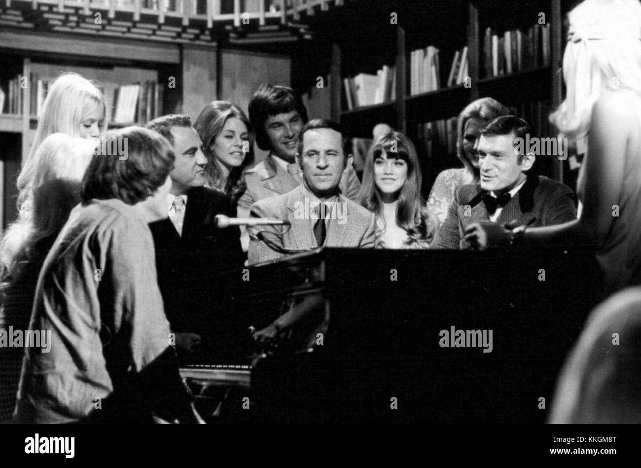 Hugh Hefner et Don Adams sont apparus dans l'émission Playboy After Dark en 1970, où ils ont discuté de divers sujets liés à la culture pop, aux médias et au divertissement à cette époque. Banque D'Images