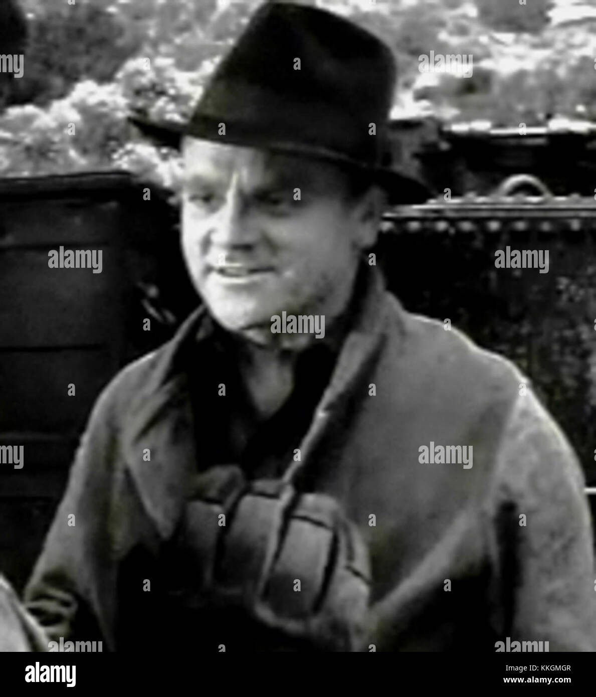 Des photos du film policier « White Heat » de 1949 mettant en vedette l'acteur James Cagney dans une bande-annonce recadrée, mettant en valeur son intense performance. Banque D'Images