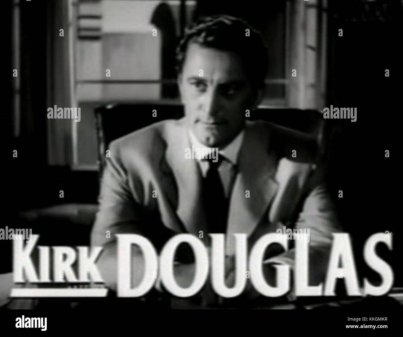 Kirk Douglas a joué dans le film de 1952 « The Bad and the Beautiful », où il a joué un rôle complexe dans le monde du cinéma hollywoodien. Le film explore les thèmes de l'ambition et de la moralité. Banque D'Images