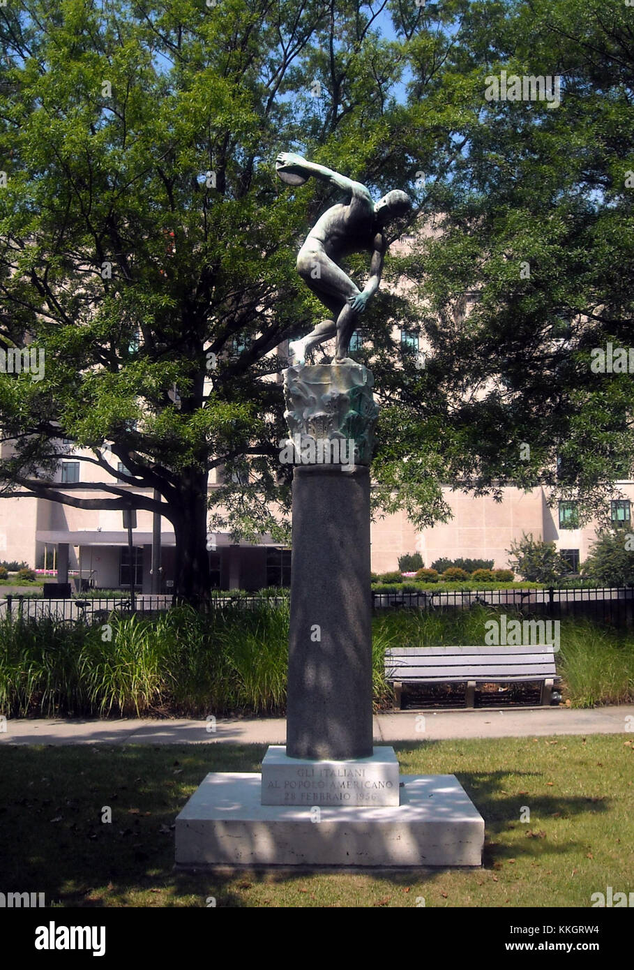Le Discus Thrower, situé à Washington, DC, est une statue symbolisant l'athlétisme et le grec ancien La statue reflète l'influence de la sculpture classique sur les monuments modernes. Banque D'Images
