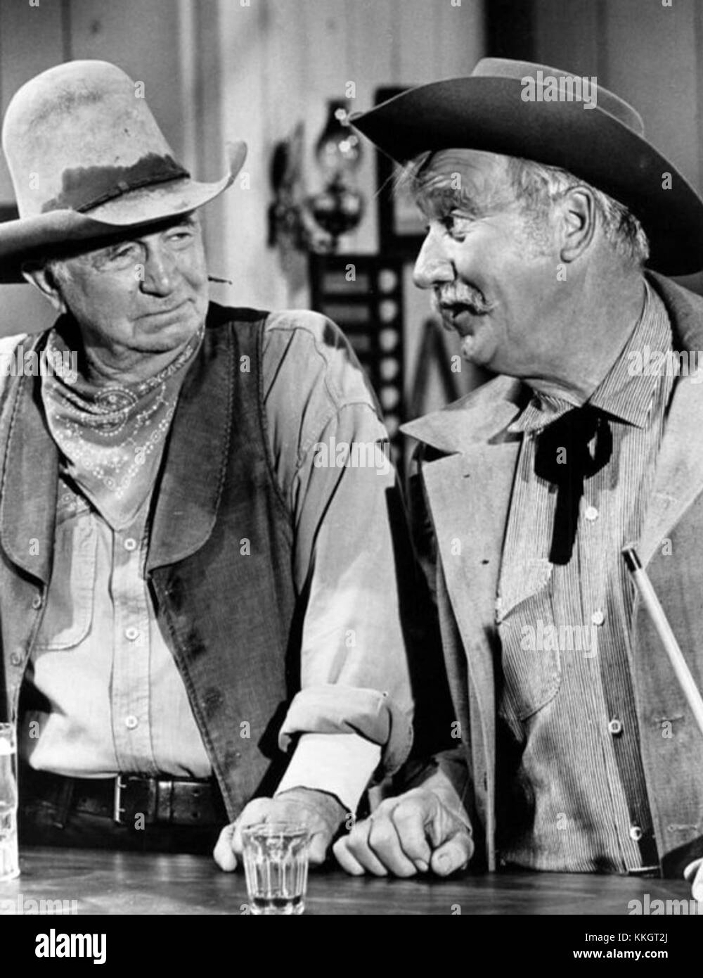 Walter Brennan a joué dans la série télévisée de 1968 Guns of Will Sonnett, où il a interprété le personnage de Will Sonnett. Le spectacle était axé sur les thèmes de la justice et du Far West. Banque D'Images