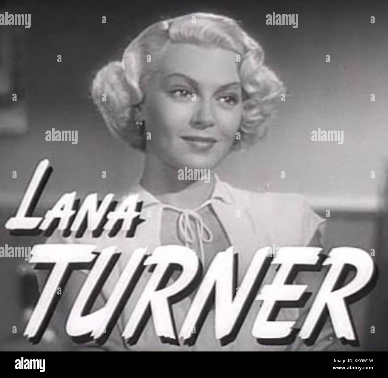Cette image montre Lana Turner dans la bande-annonce du film de 1946 « le postier sonne toujours deux fois ». Connue pour son rôle emblématique dans ce classique noir, Turner incarne une femme fatale impliquée dans un triangle amoureux mortel. Banque D'Images
