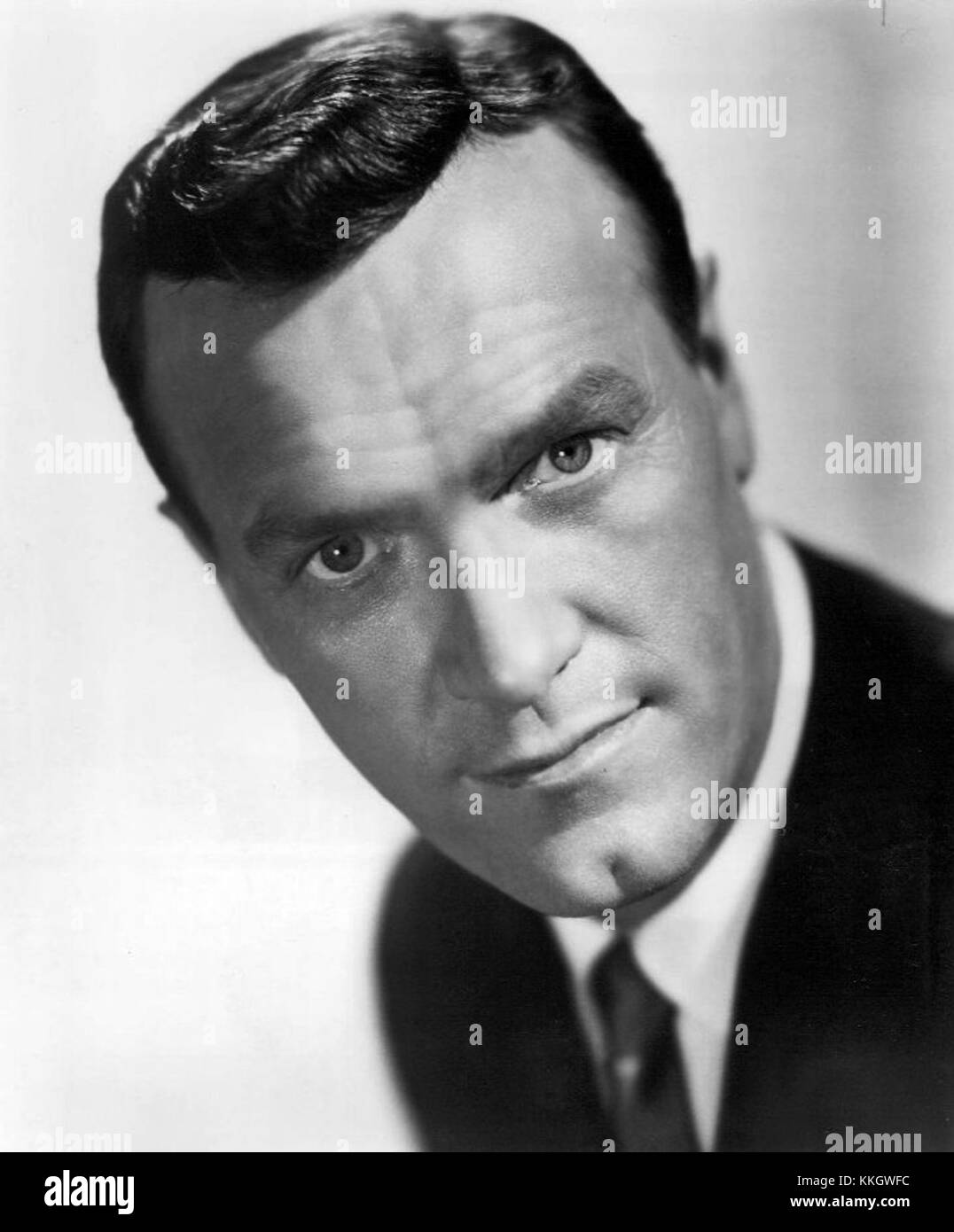 Photographie d’Eddie Arnold, chanteur et acteur américain, prise en 1969 lors de son association avec RCA Records, capturant un moment de sa prolifique carrière dans la musique country. Banque D'Images