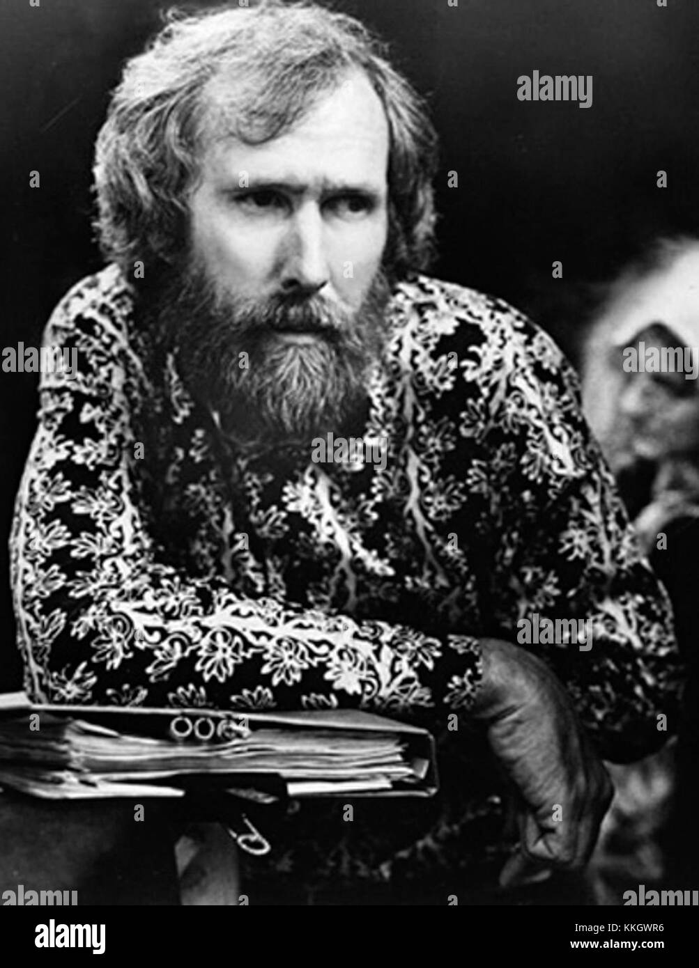 Cela fait référence à Jim Henson en 1986, une année marquant des moments importants de sa carrière. Henson était un marionnettiste et cinéaste américain renommé, surtout connu pour avoir créé les Muppets et d'autres œuvres révolutionnaires dans le domaine de la marionnette et du divertissement. Banque D'Images