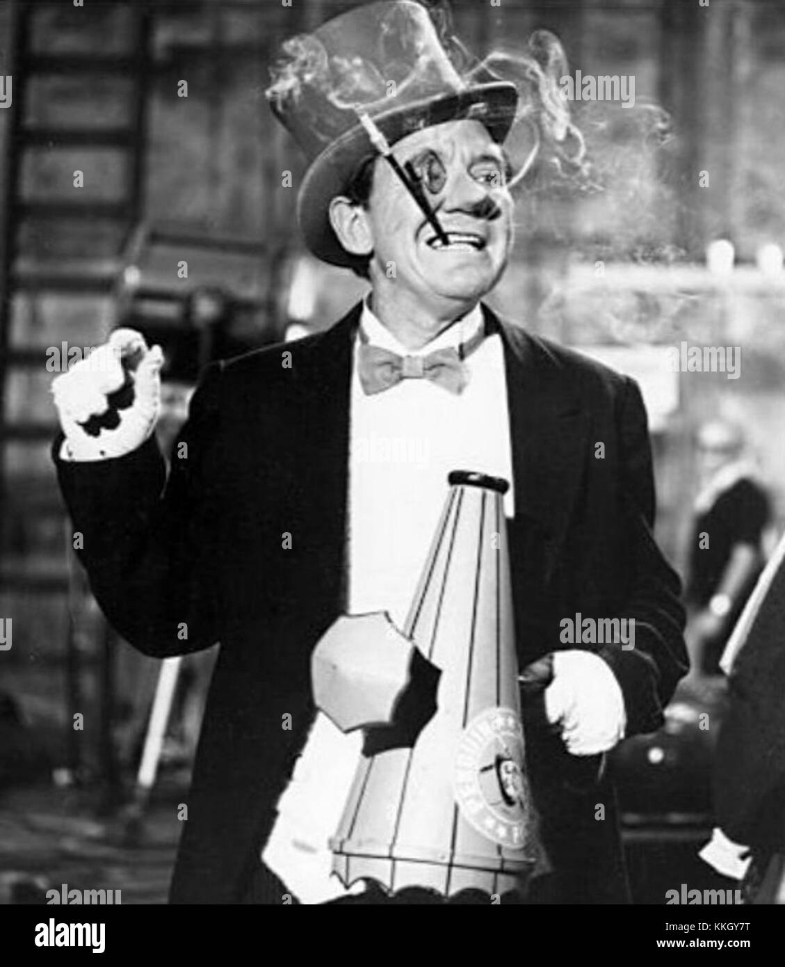 Burgess Meredith a joué le rôle du pingouin dans la série télévisée Batman des années 1960. Sa représentation du méchant emblématique est devenue une partie mémorable de la série, contribuant à son suivi culte. Banque D'Images