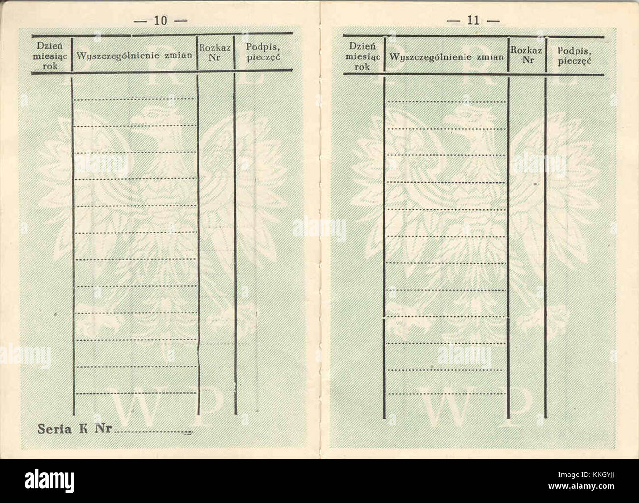 Ksiazeczka wojskowa, daté du 04-03-1966, est un livret militaire qui contient les dossiers officiels et l'identification des militaires en Pologne. Le document a été un outil important pour le personnel militaire au cours de la période, documentant divers détails sur le service et le statut militaire. Banque D'Images