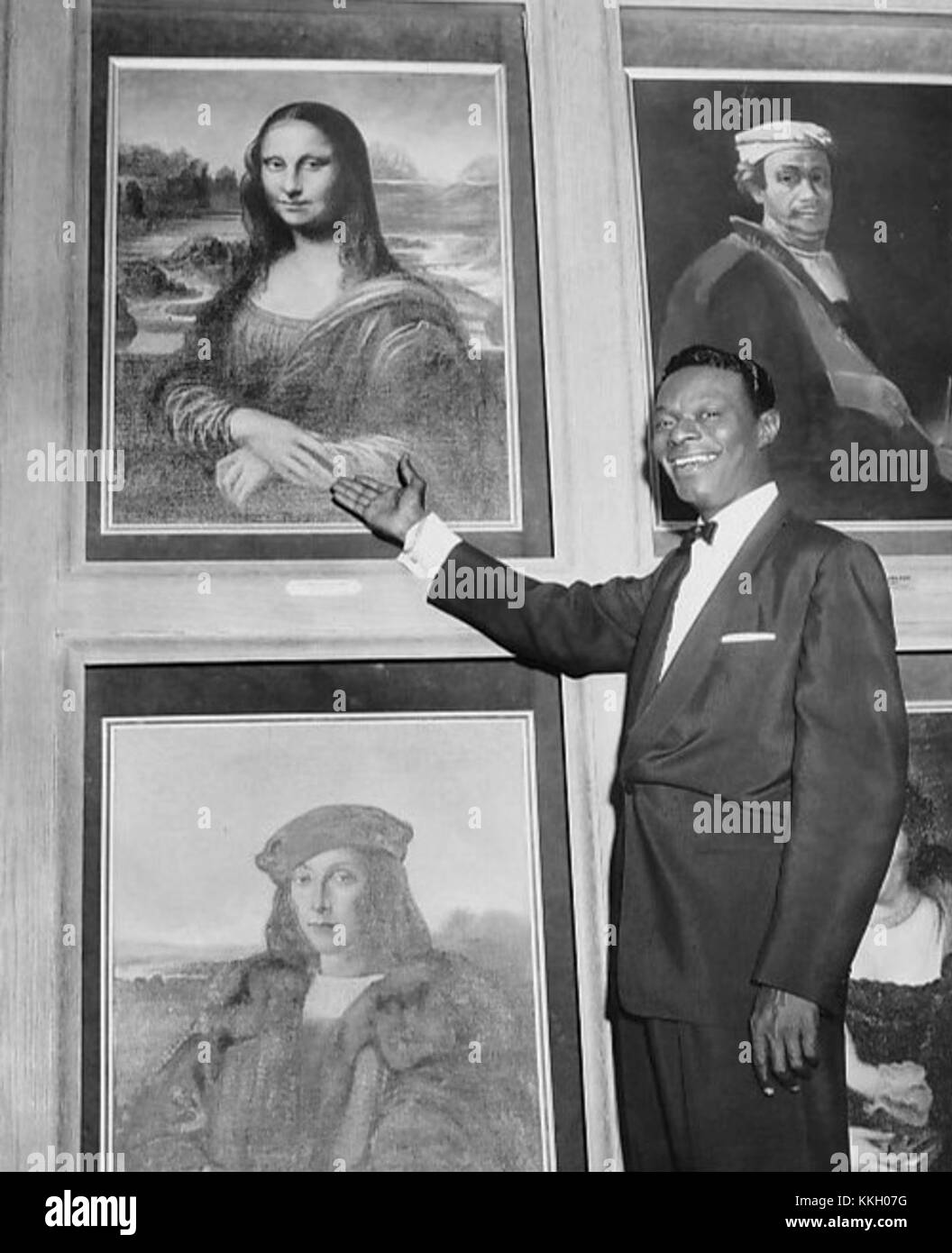 Cet enregistrement de 1957 de « Mona Lisa » de Nat King Cole reste l'une de ses chansons les plus célèbres et influentes, mettant en valeur son style vocal fluide et son impact durable sur le jazz et la musique pop. Banque D'Images