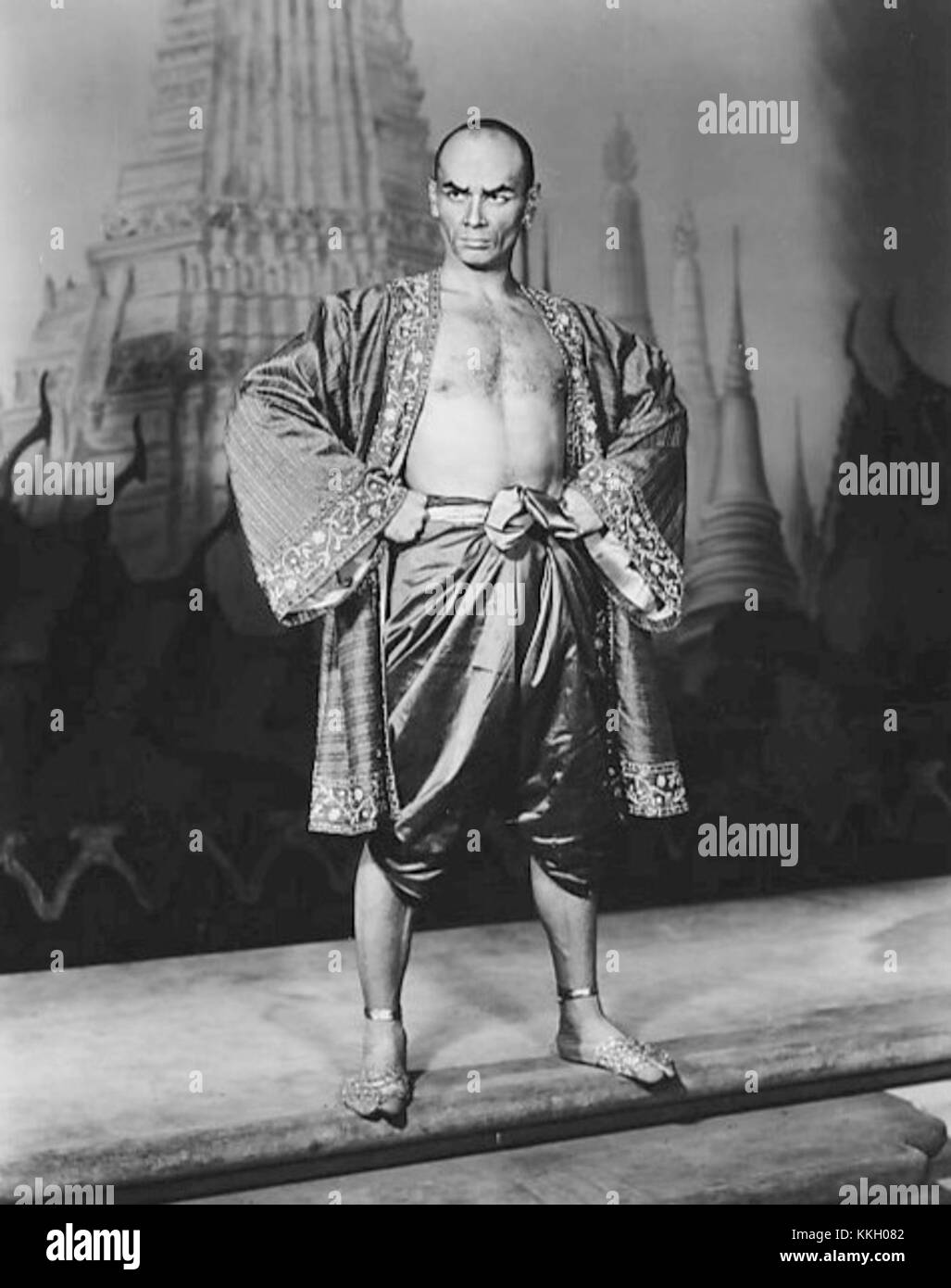YUL Brynner a joué le rôle du roi du Siam dans l'adaptation cinématographique de 1954 de la comédie musicale « le roi et moi ». Son portrait du monarque lui a valu un large succès, et le film reste l'une des adaptations les plus célèbres de la comédie musicale de Broadway. Banque D'Images